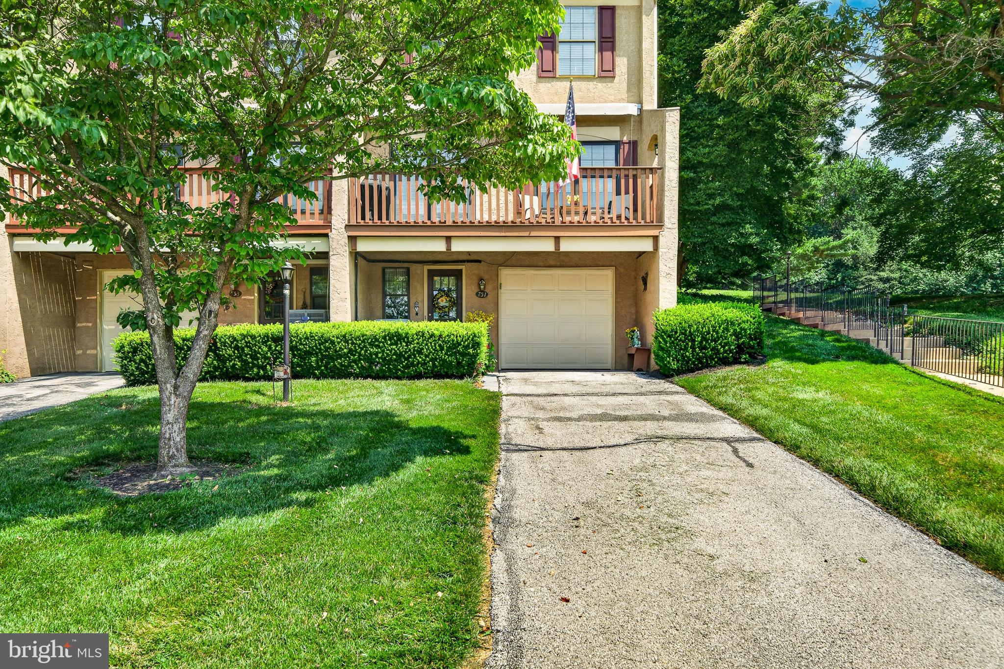 BRADFORD SQUARE - Residential