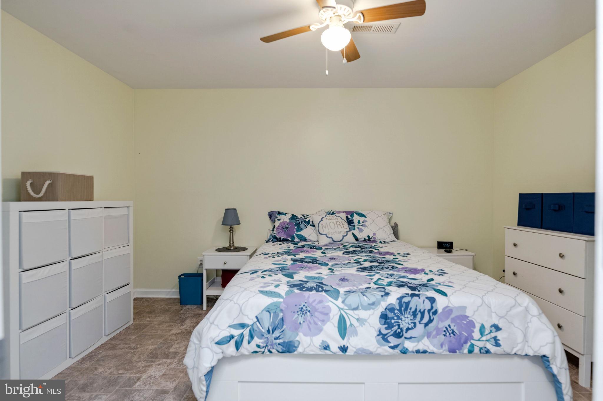 SHOREWOOD - Residential