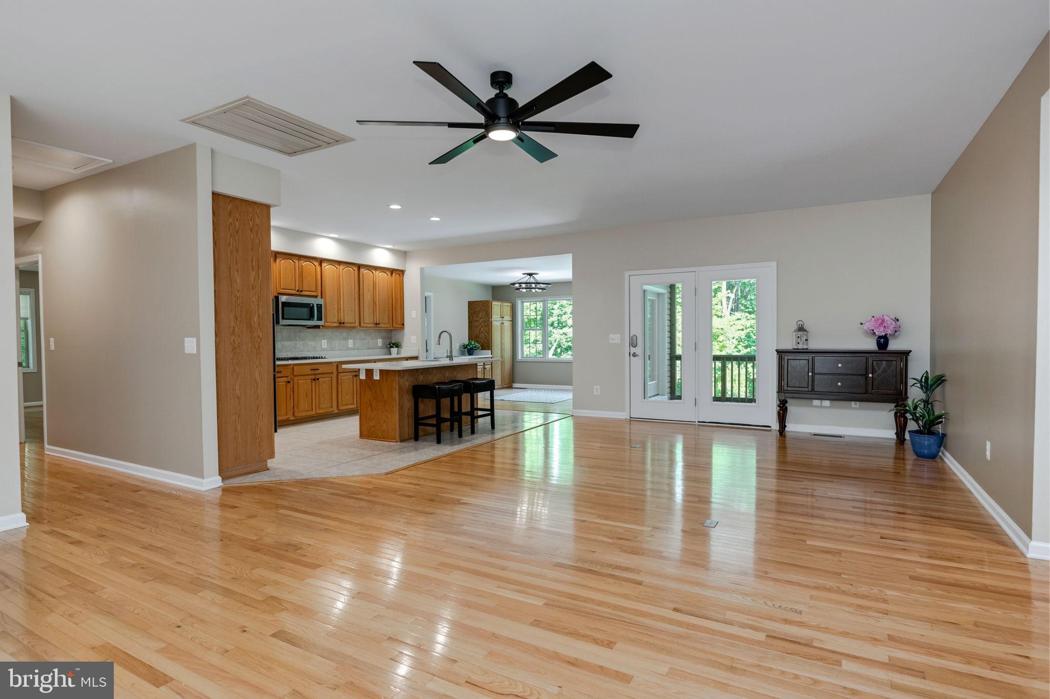SHOREWOOD - Residential