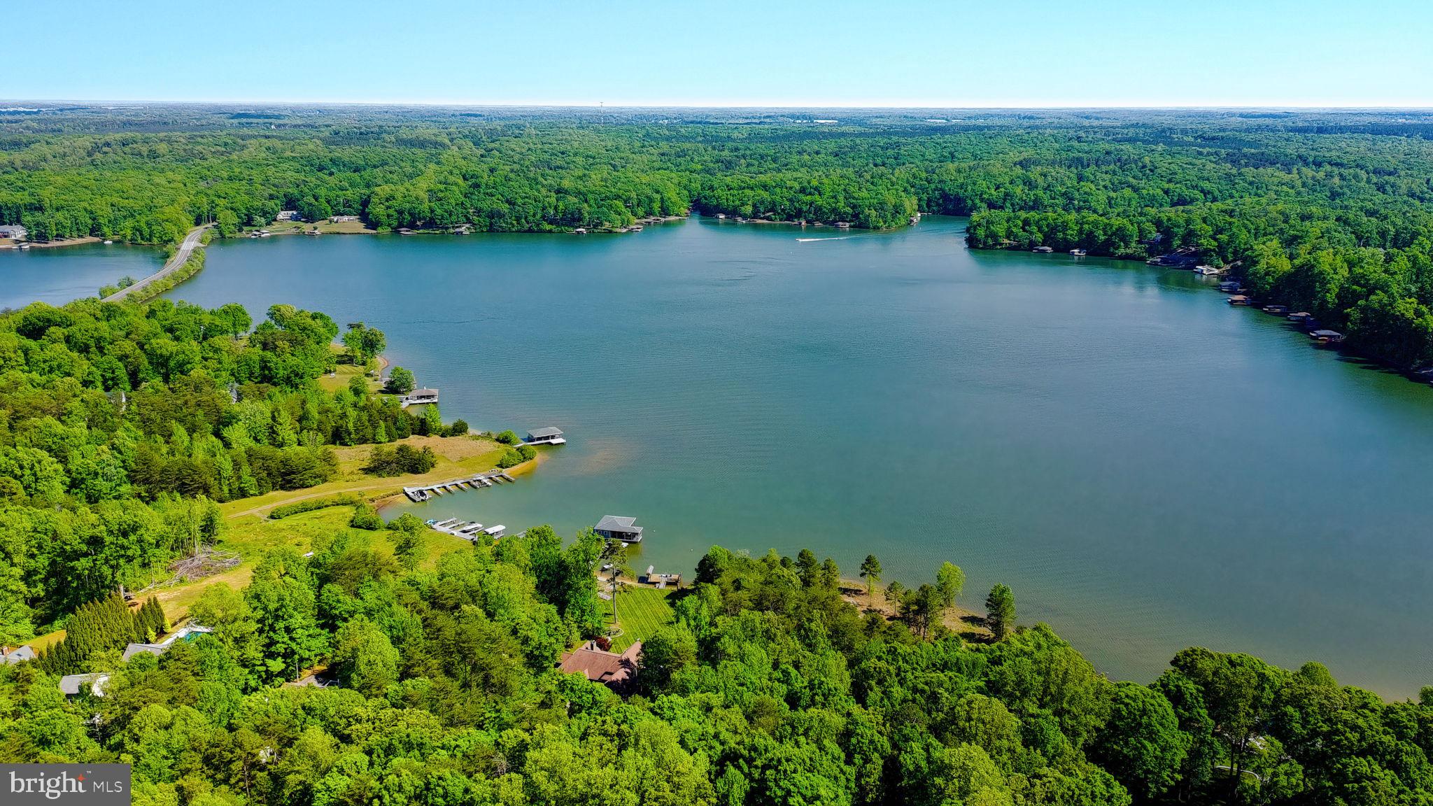 SHOREWOOD - Residential