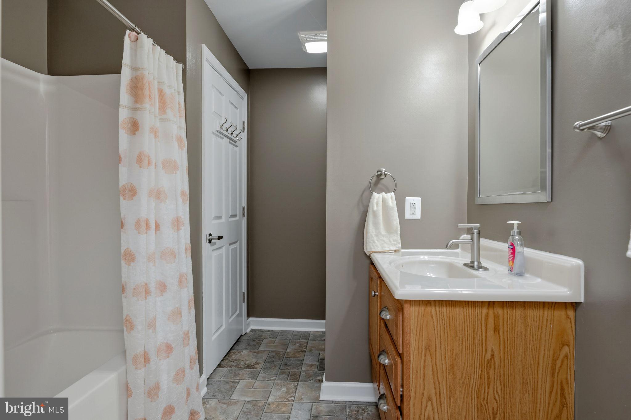 SHOREWOOD - Residential