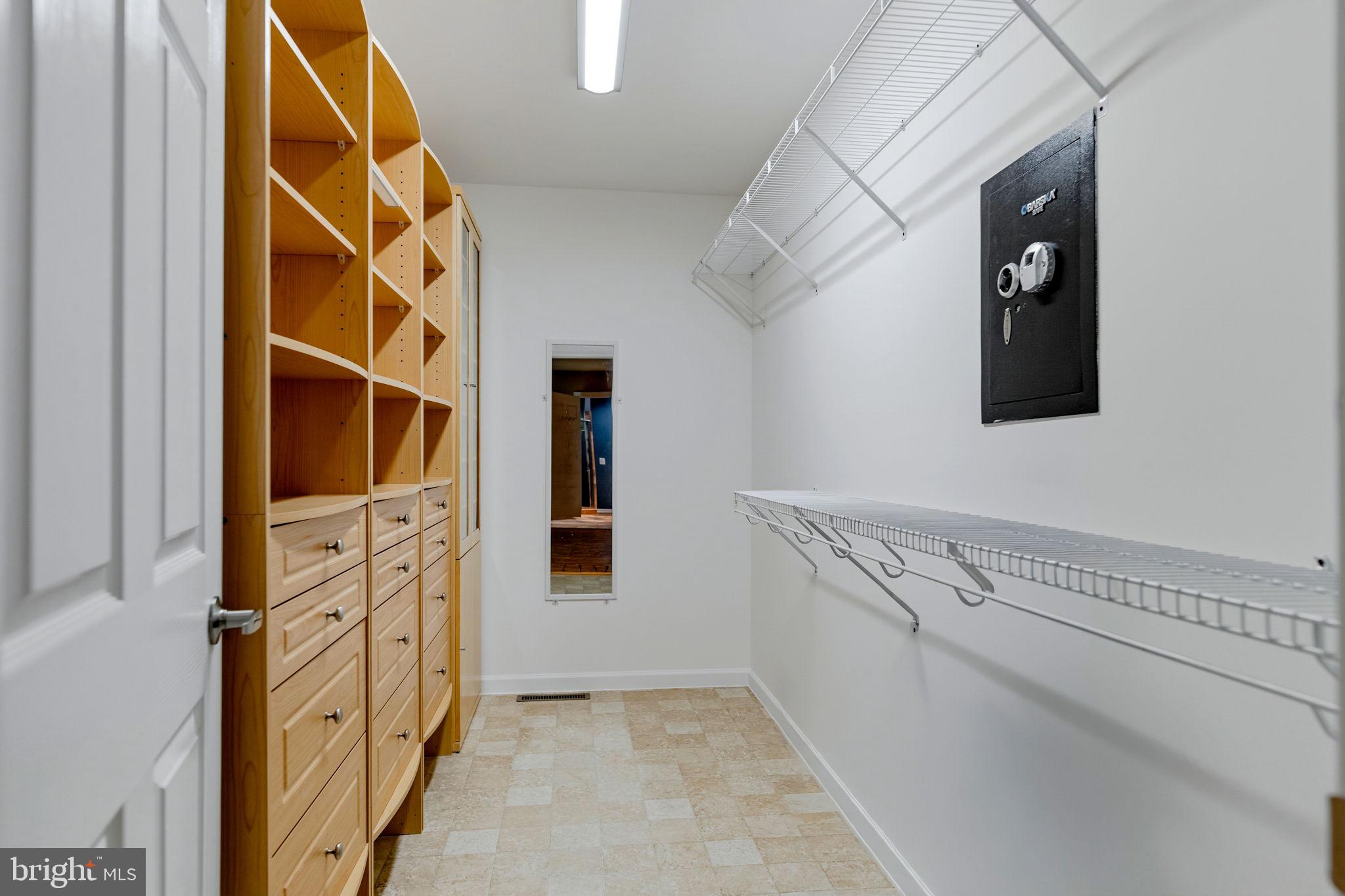 SHOREWOOD - Residential