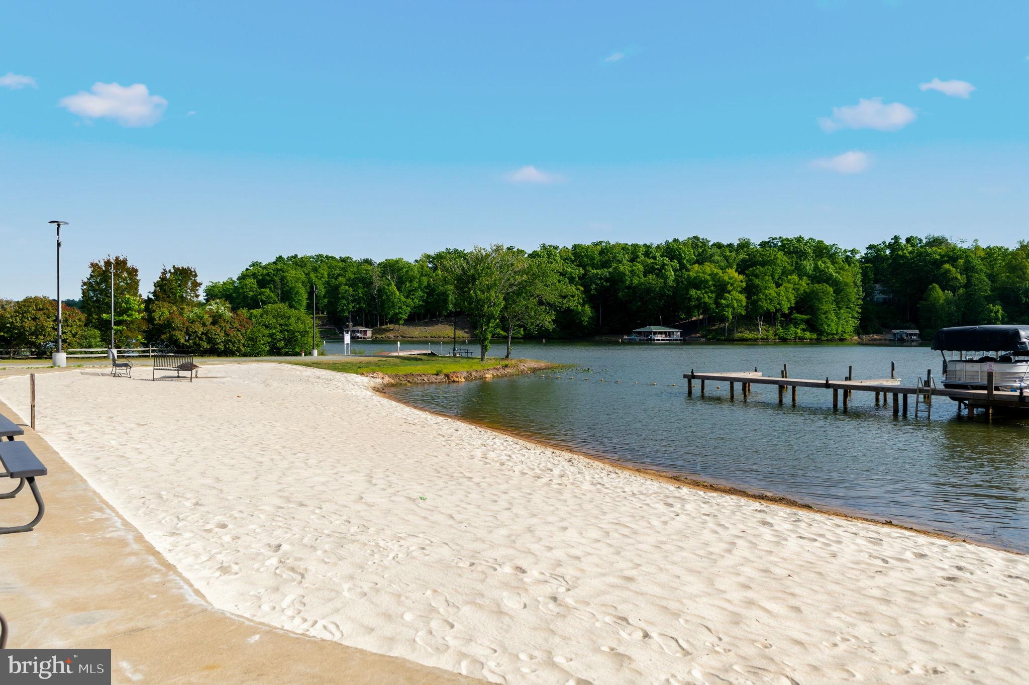 SHOREWOOD - Residential