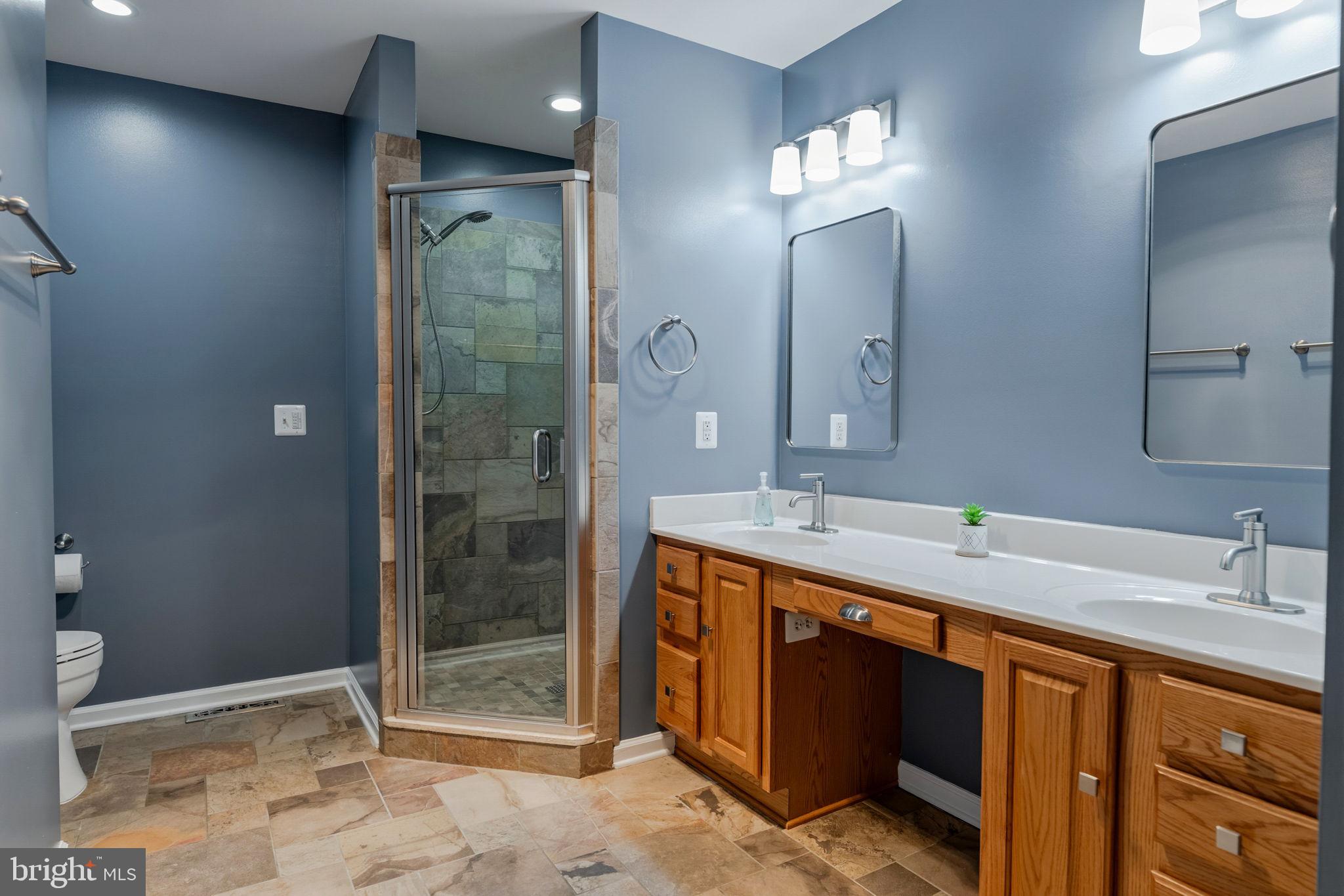 SHOREWOOD - Residential