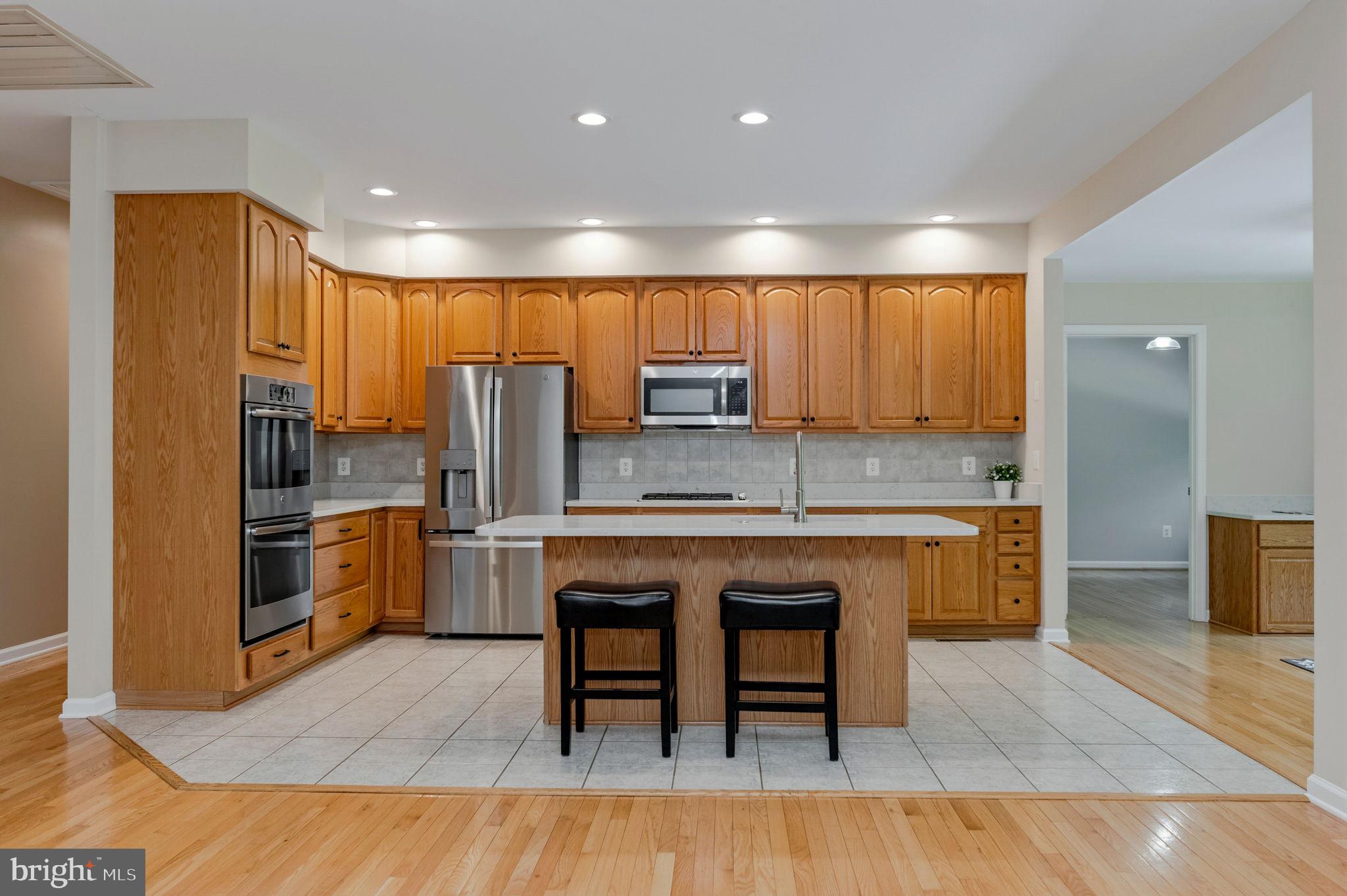 SHOREWOOD - Residential
