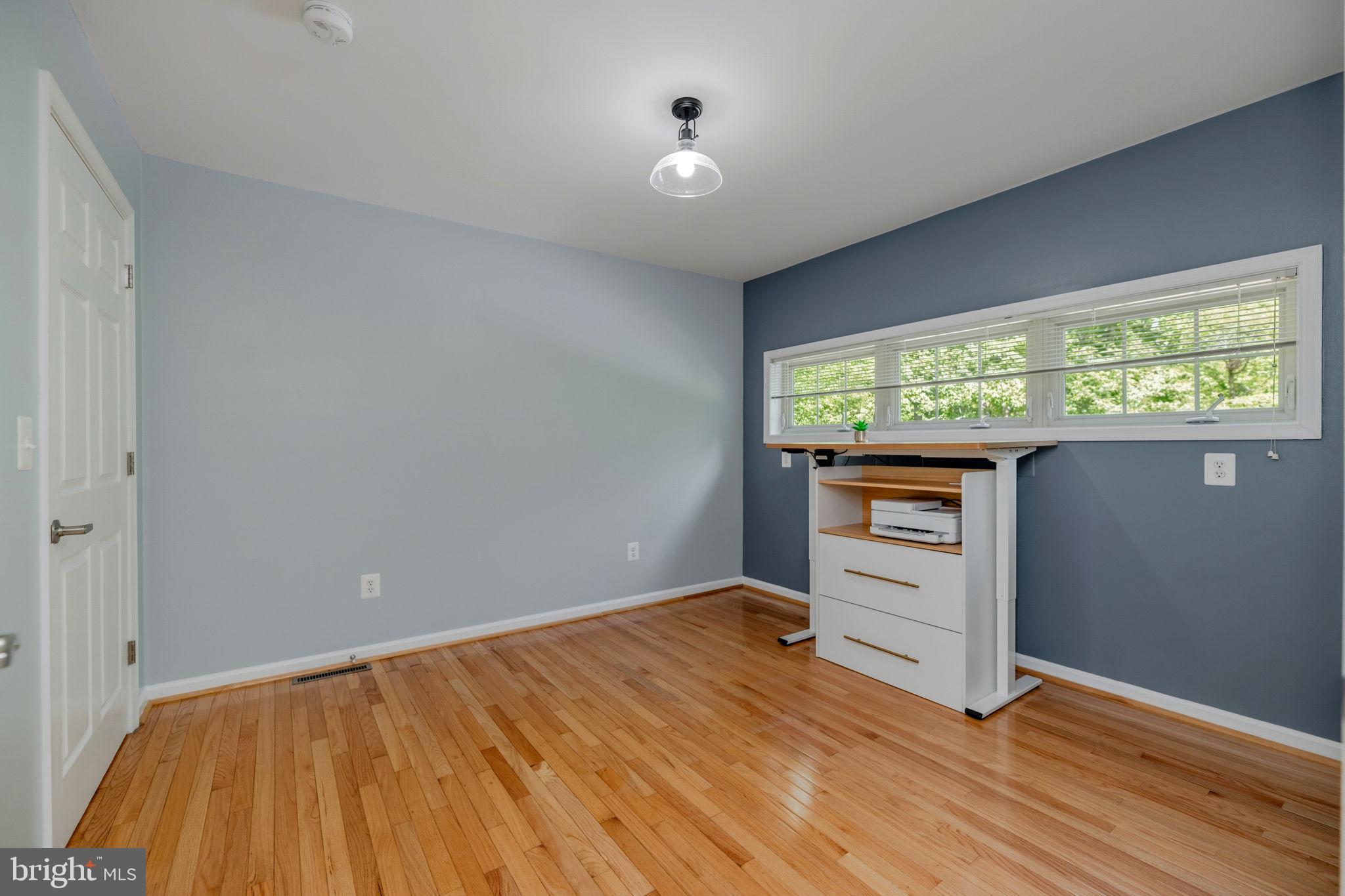SHOREWOOD - Residential