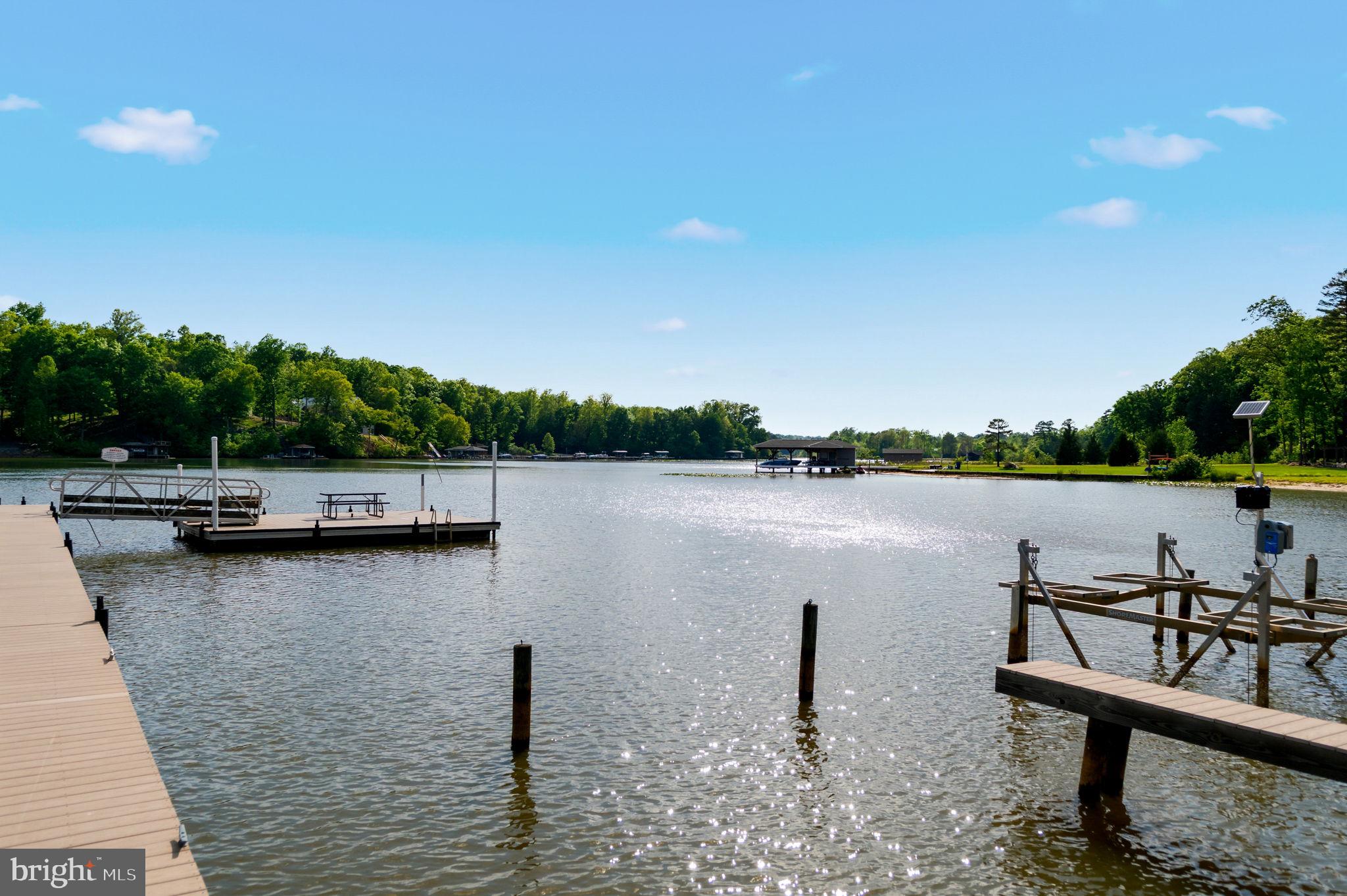SHOREWOOD - Residential