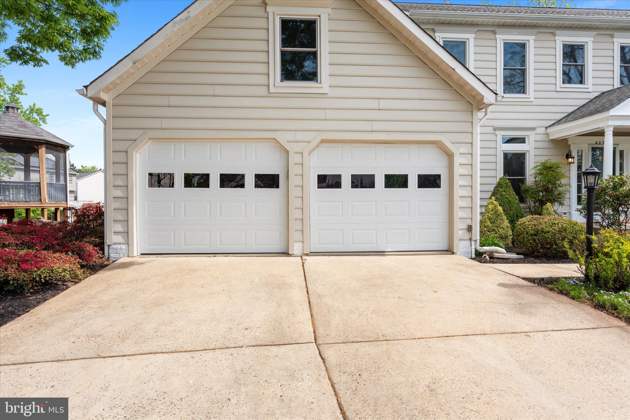 ASHBURN VILLAGE - Residential