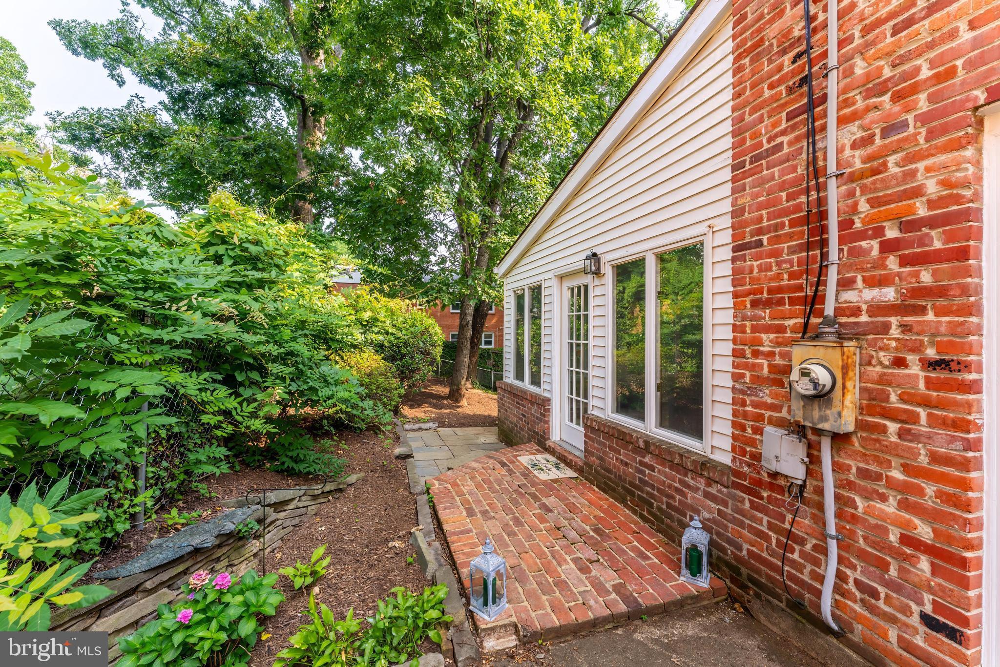 BARCROFT - Residential