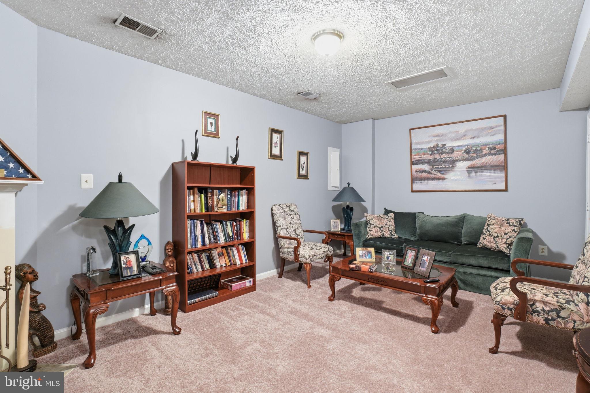 OVERLOOK POINTE - Residential