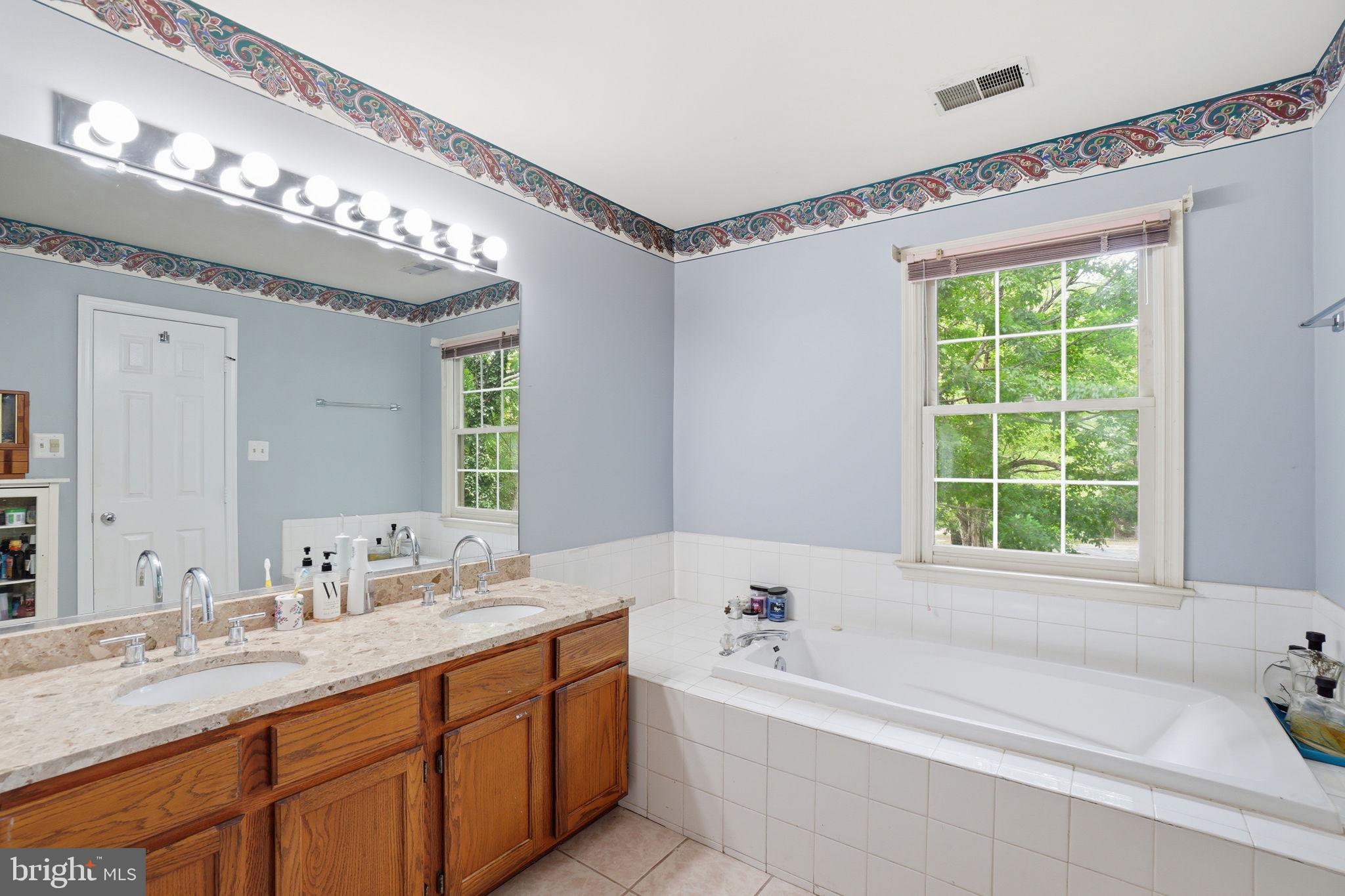 OVERLOOK POINTE - Residential