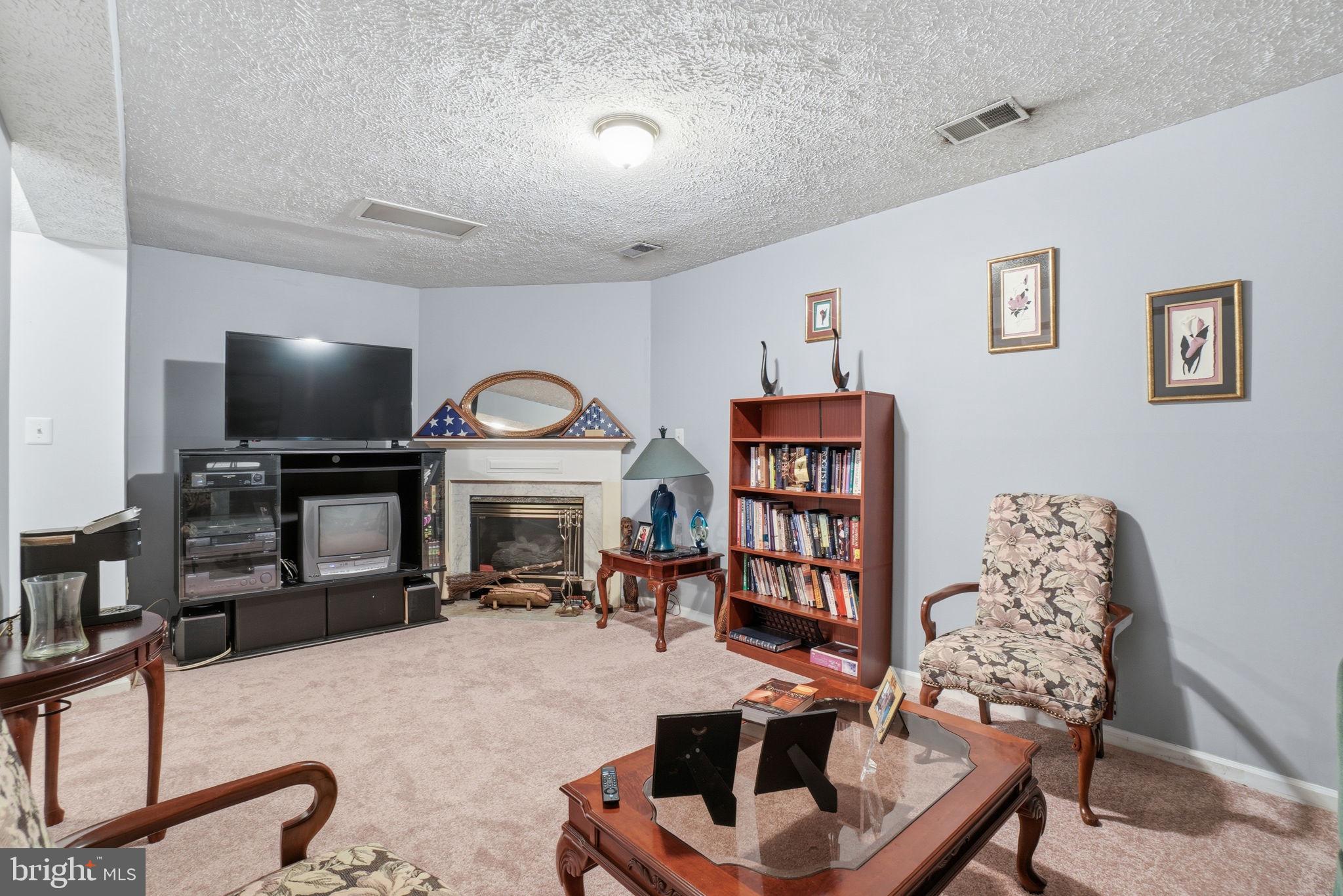 OVERLOOK POINTE - Residential