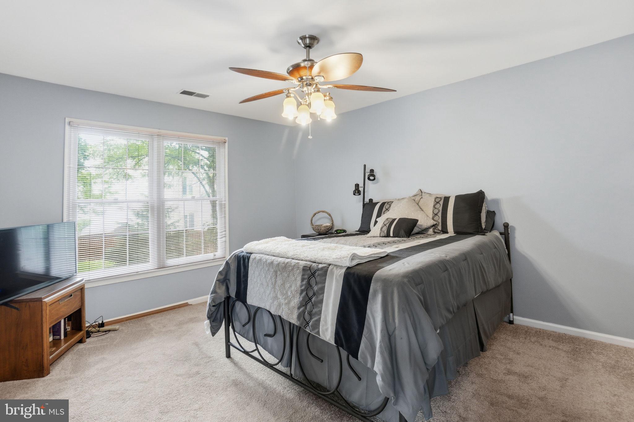 OVERLOOK POINTE - Residential