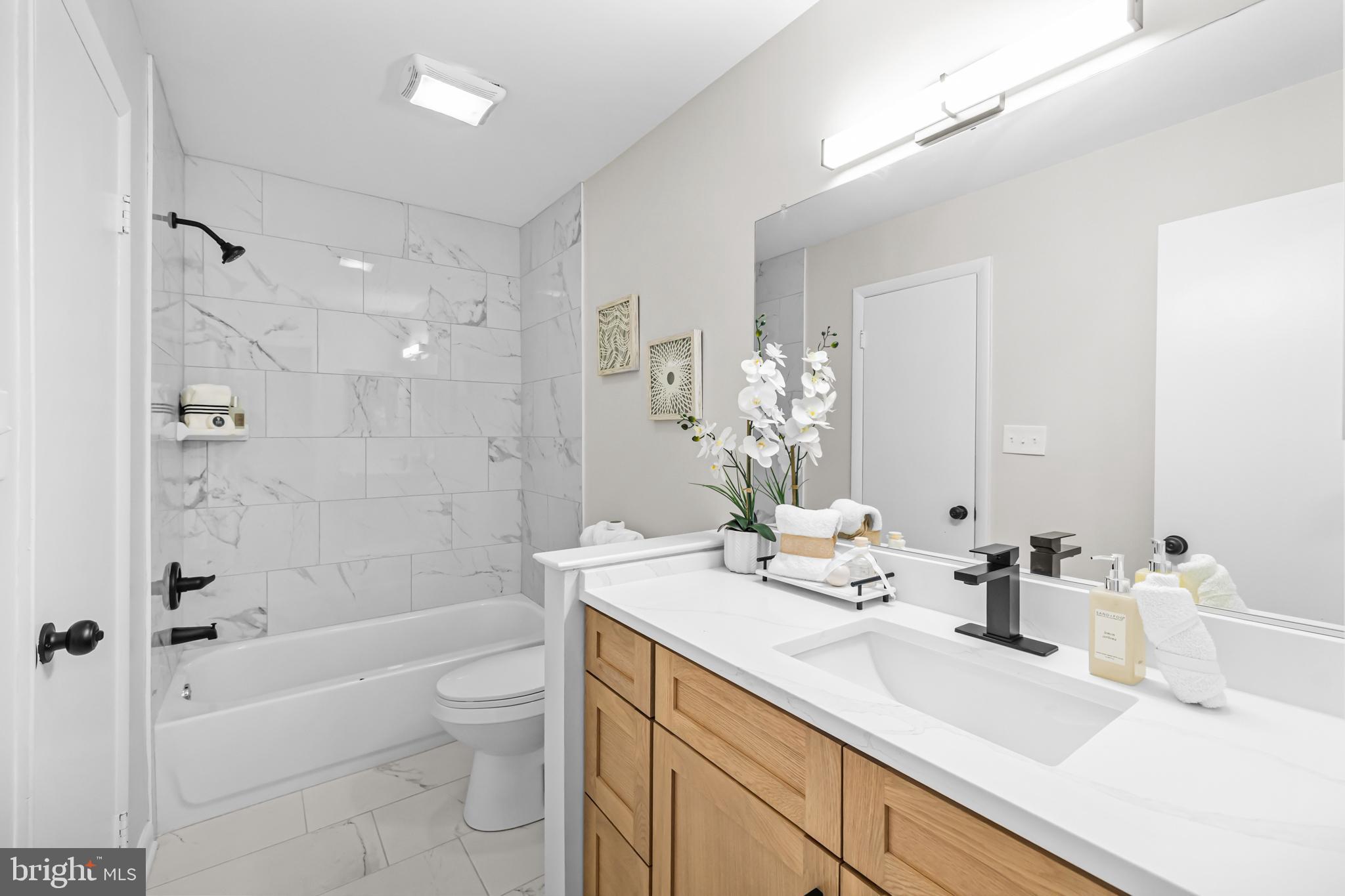 SUGARLAND SQUARE - Residential