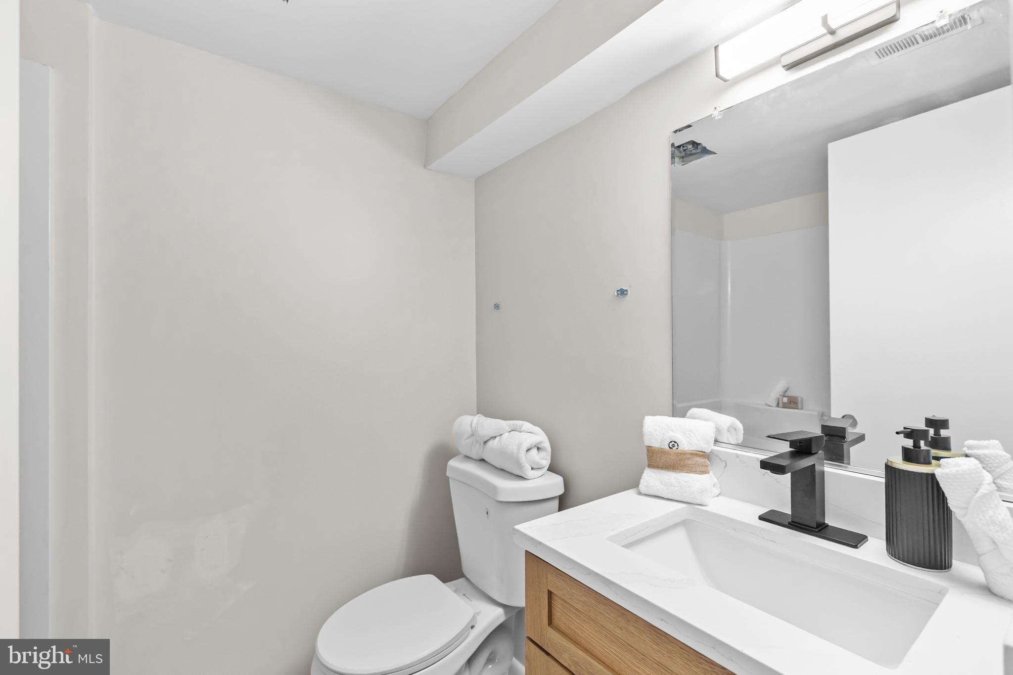 SUGARLAND SQUARE - Residential