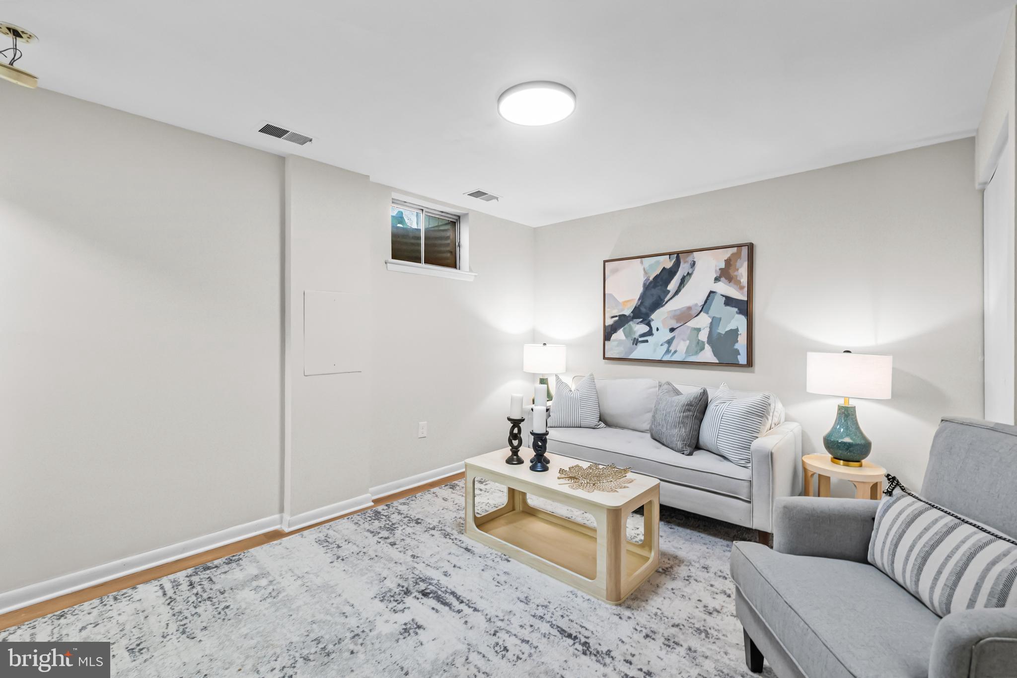 SUGARLAND SQUARE - Residential