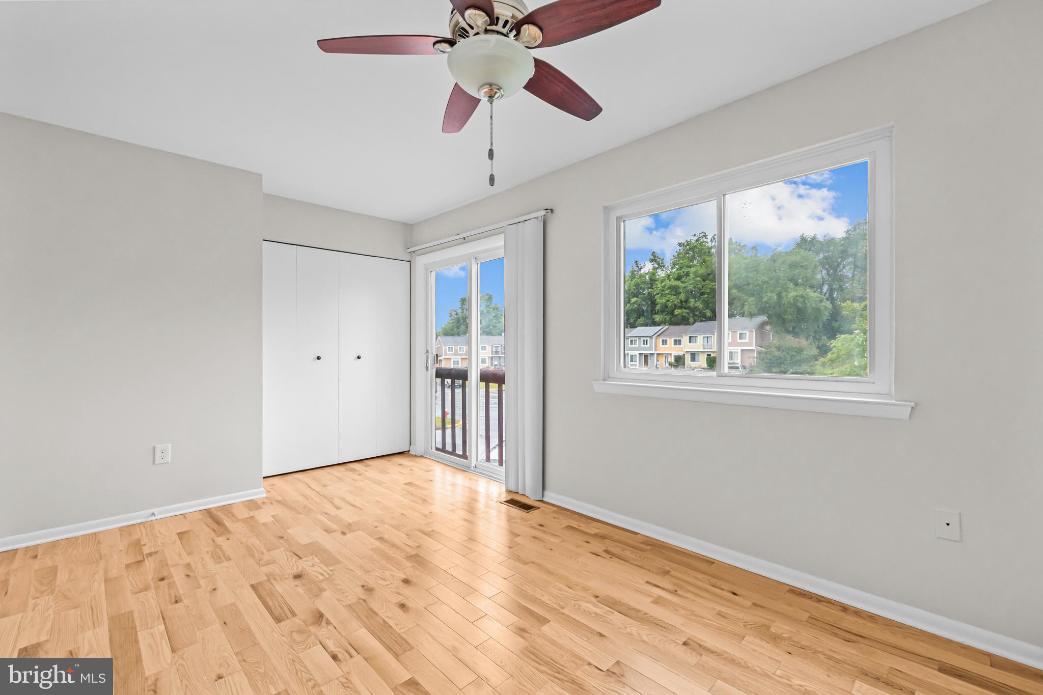 SUGARLAND SQUARE - Residential