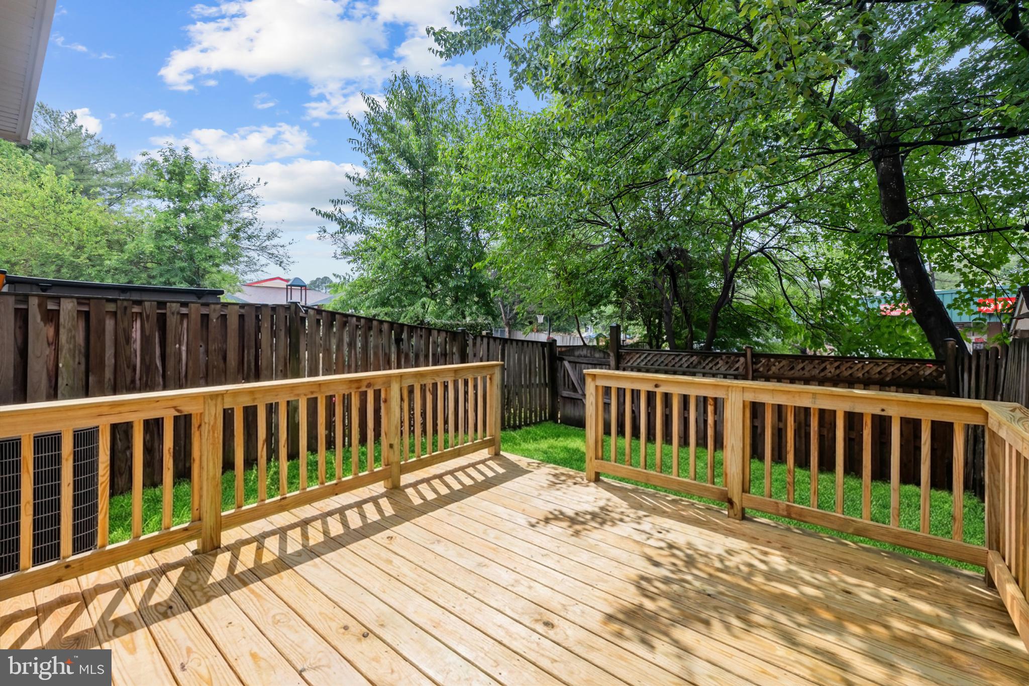 SUGARLAND SQUARE - Residential