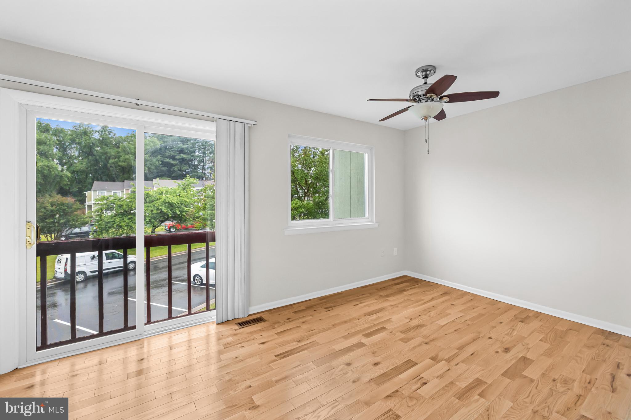 SUGARLAND SQUARE - Residential