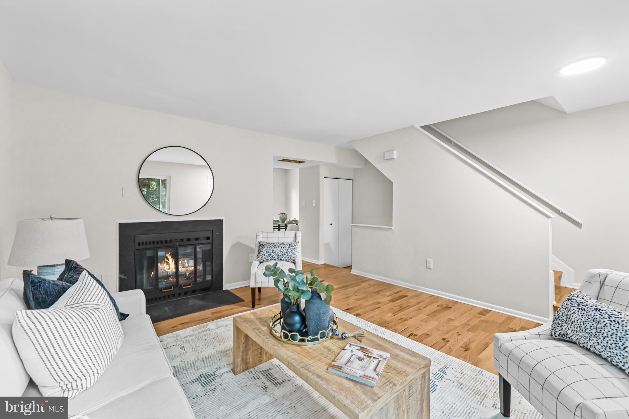 SUGARLAND SQUARE - Residential