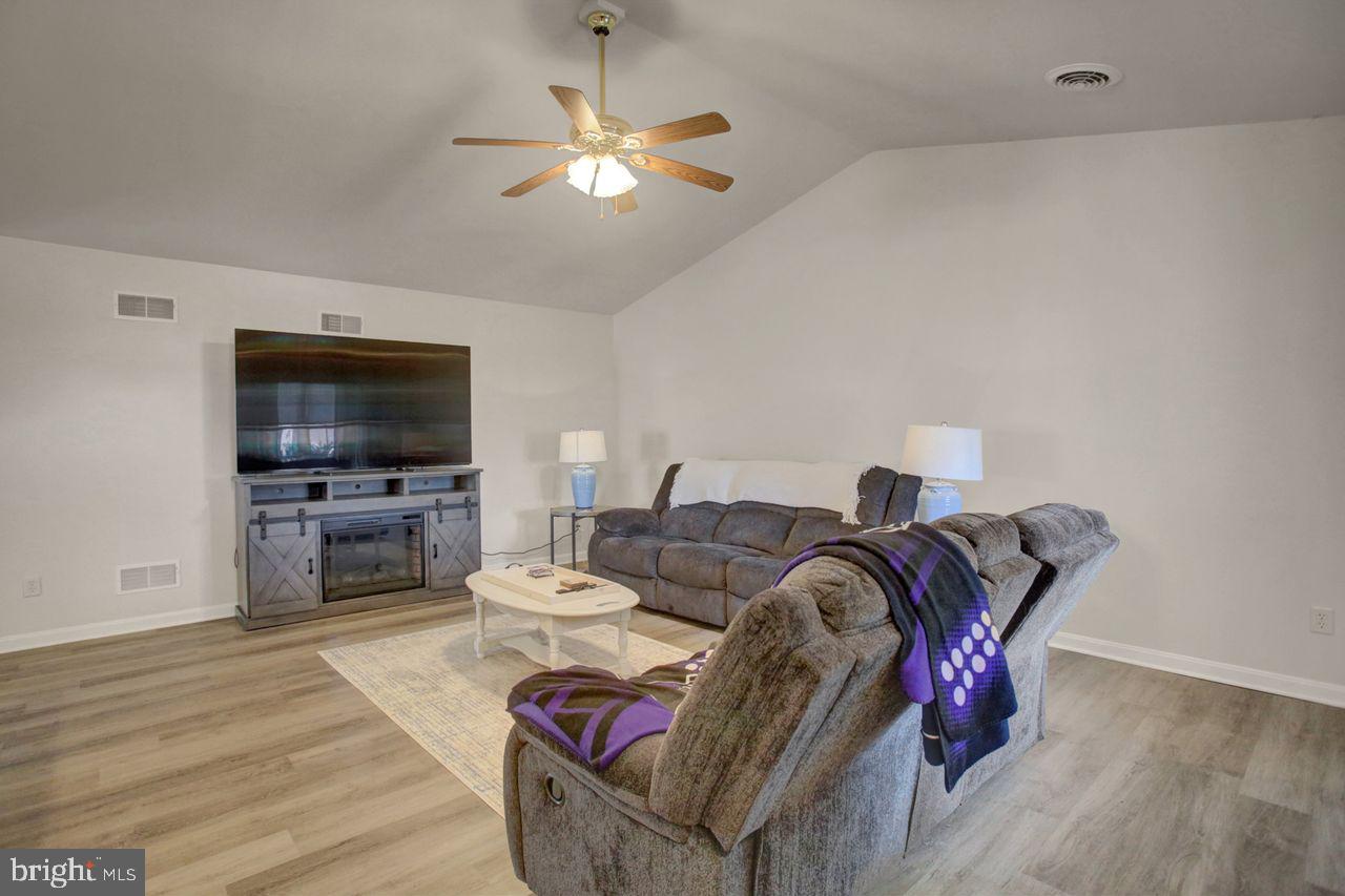 ENCLAVE - Residential