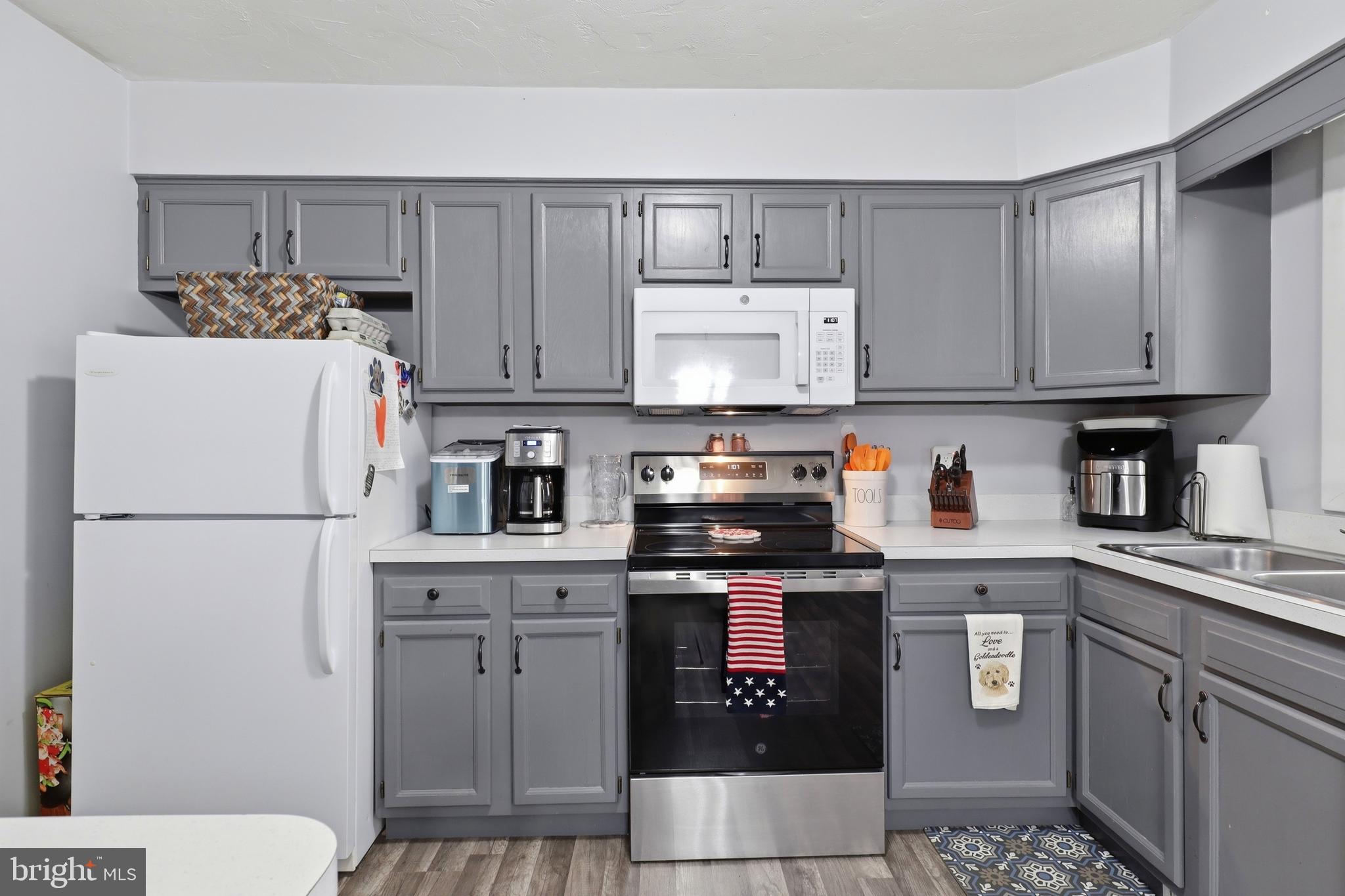 COLONIAL RIDGE - Residential