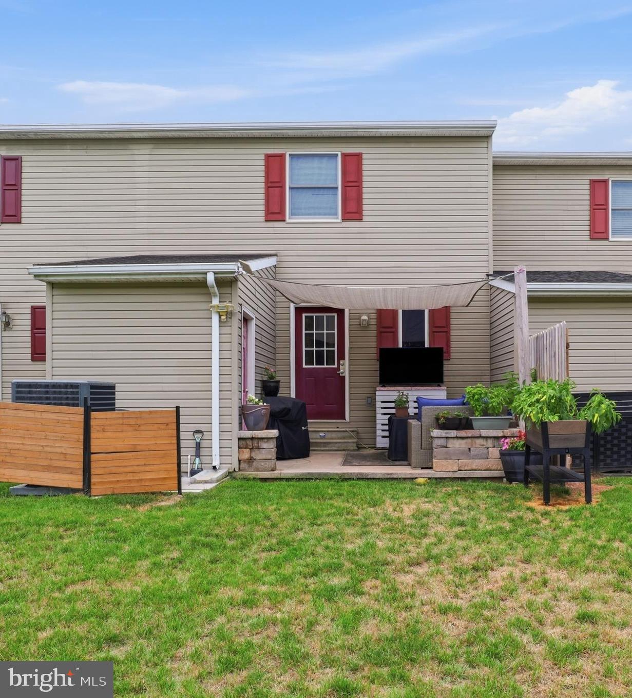 COLONIAL RIDGE - Residential