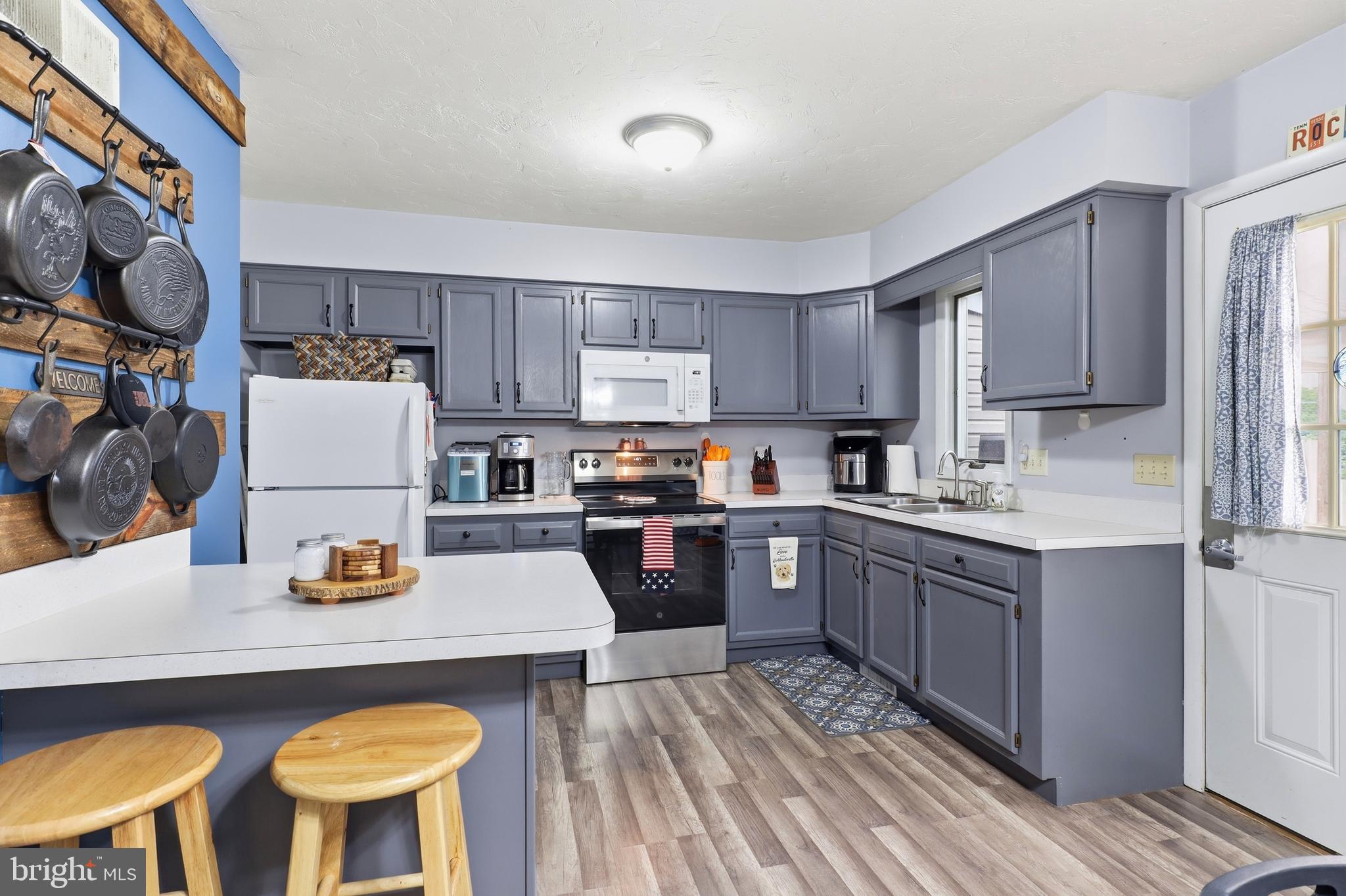 COLONIAL RIDGE - Residential