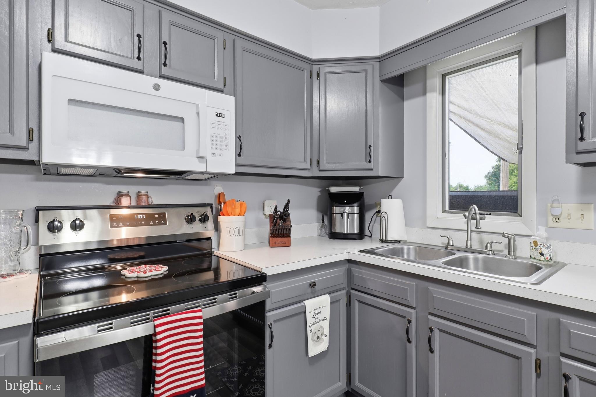 COLONIAL RIDGE - Residential