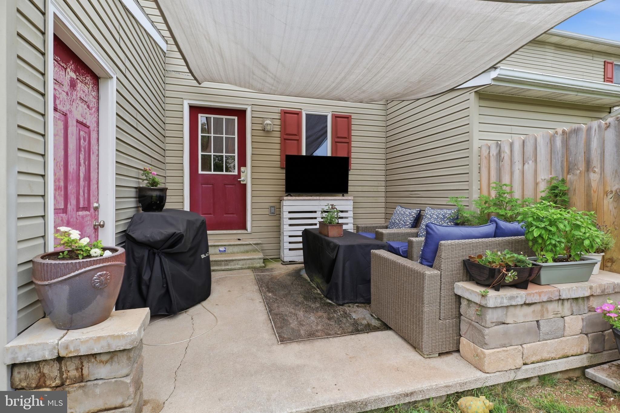 COLONIAL RIDGE - Residential