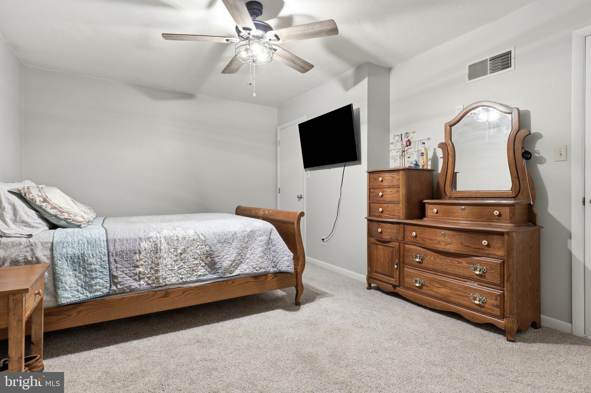 COLONIAL RIDGE - Residential