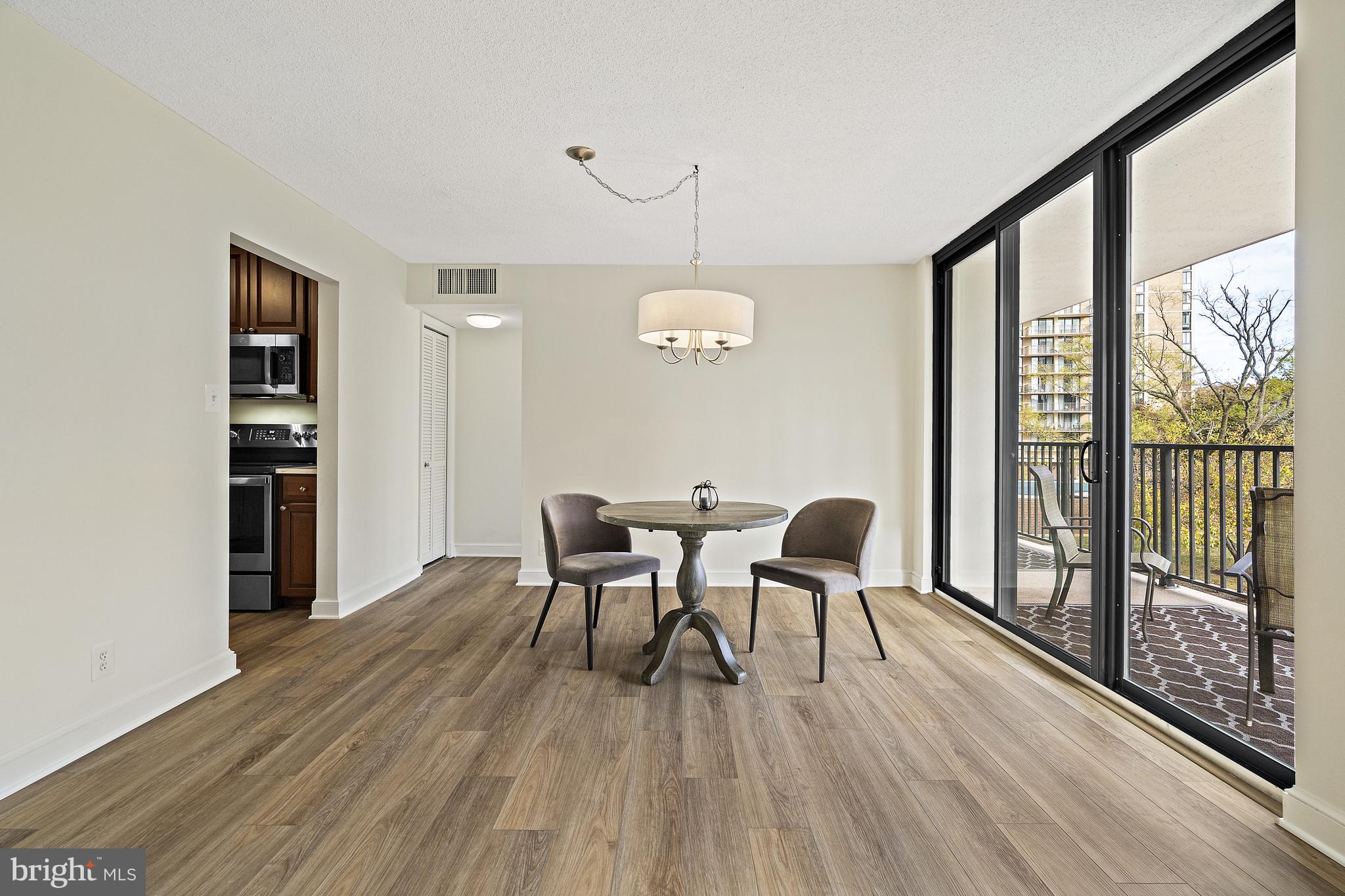 MCLEAN HOUSE NORTH - Residential