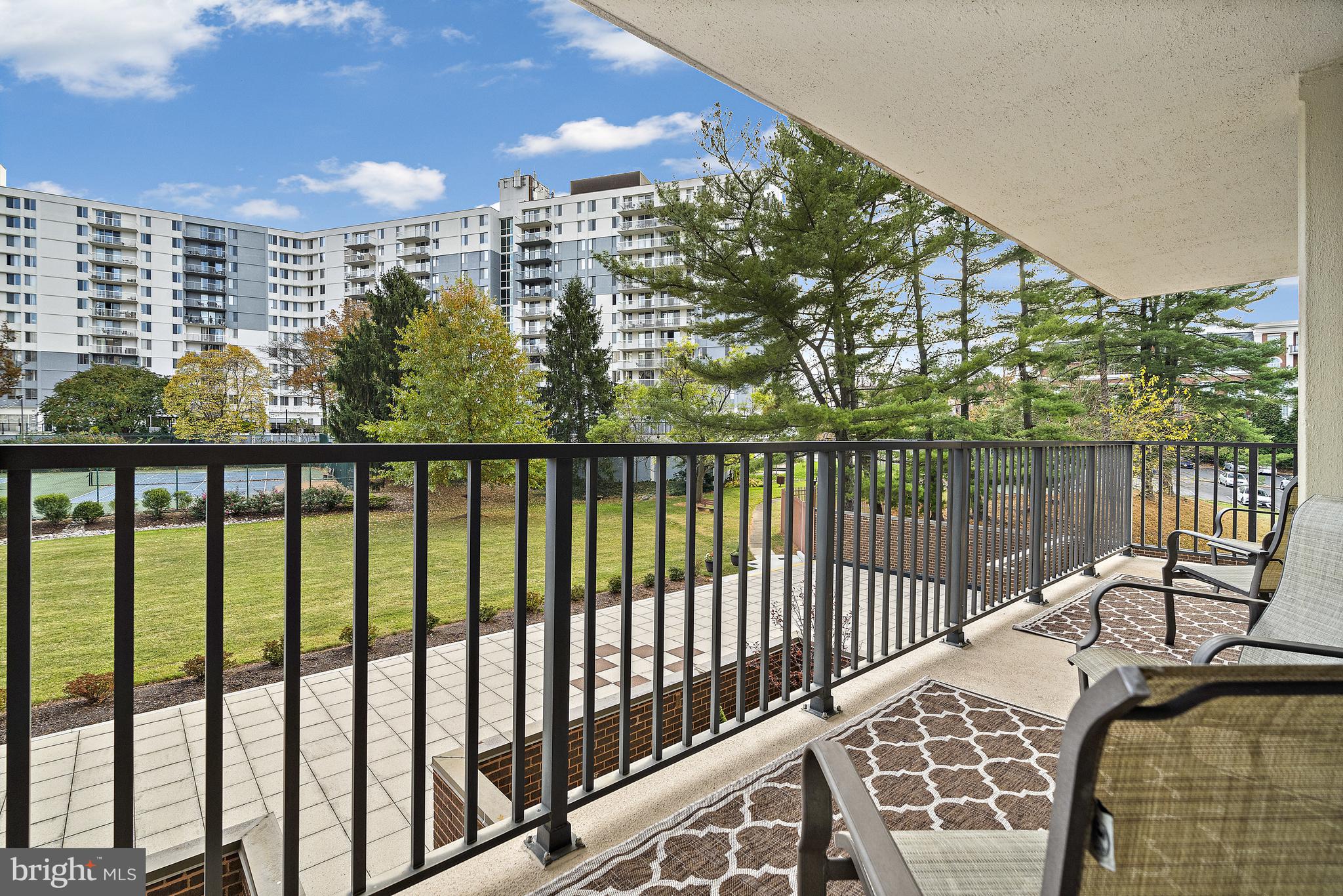 MCLEAN HOUSE NORTH - Residential