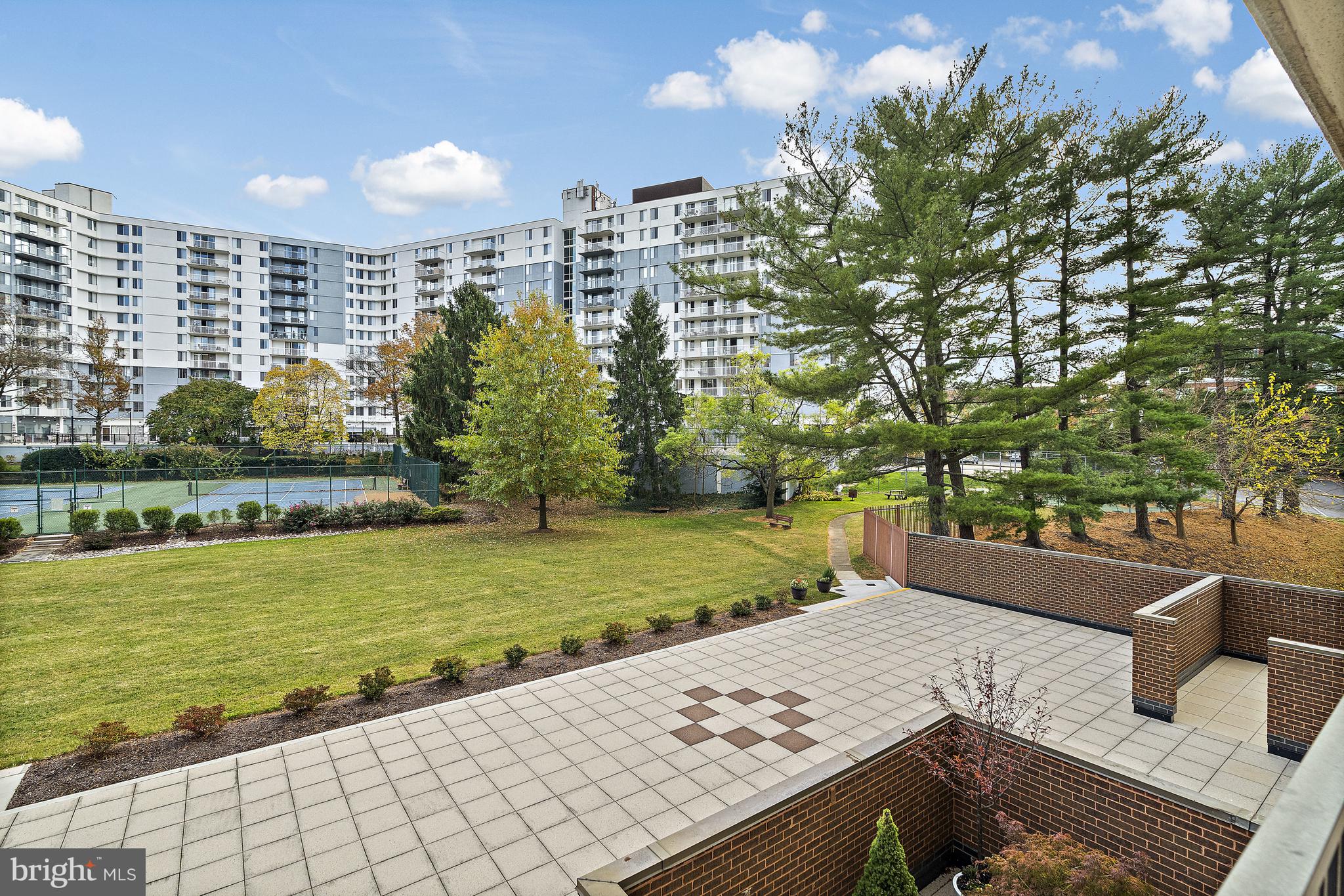 MCLEAN HOUSE NORTH - Residential