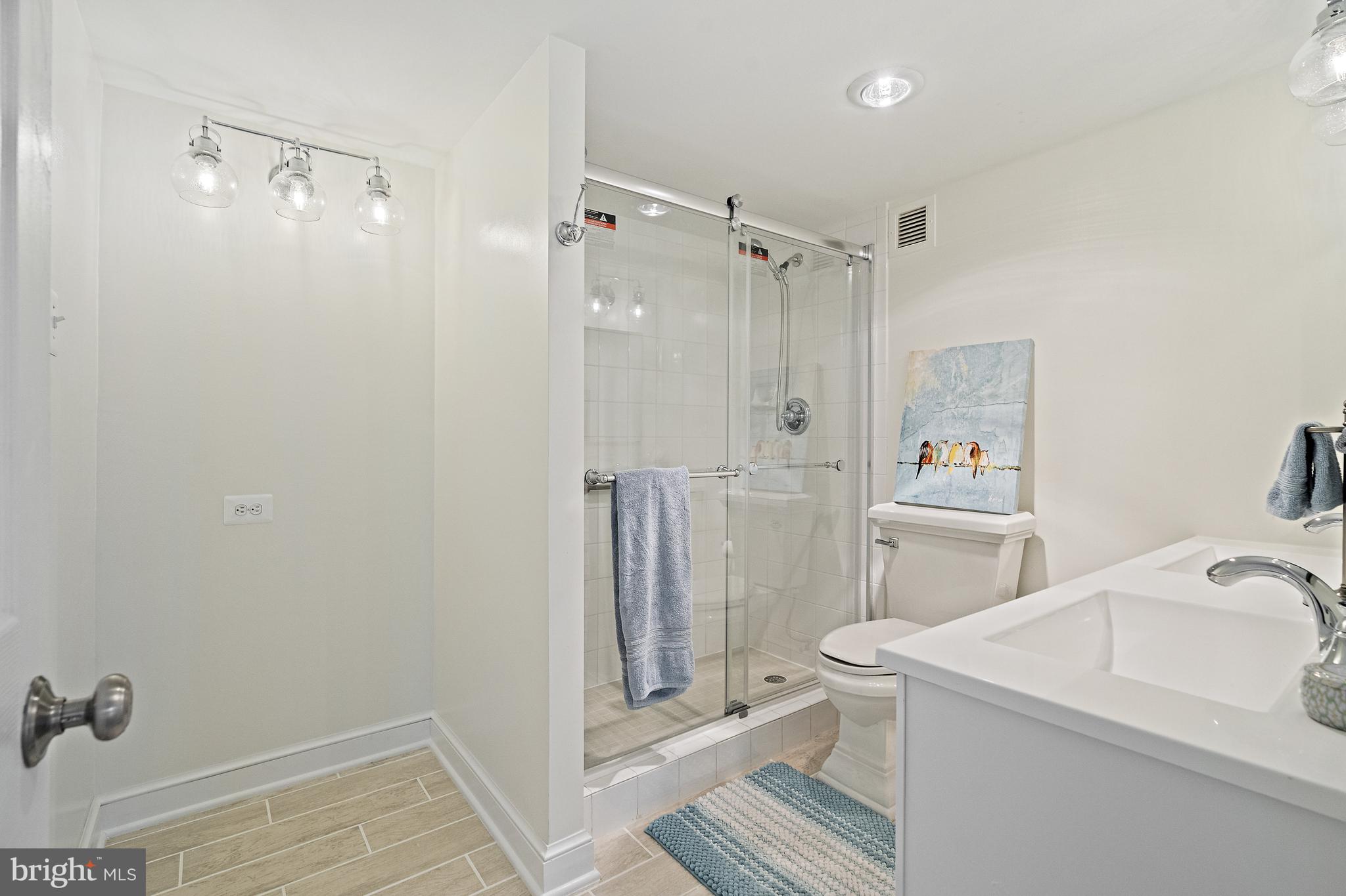 MCLEAN HOUSE NORTH - Residential