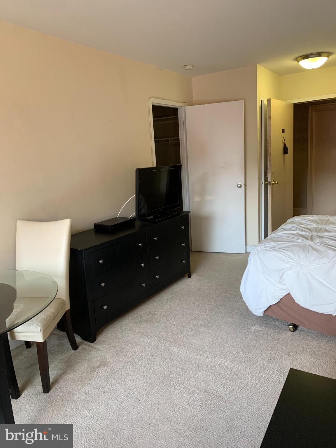 RIVER PLACE EAST - Residential Lease