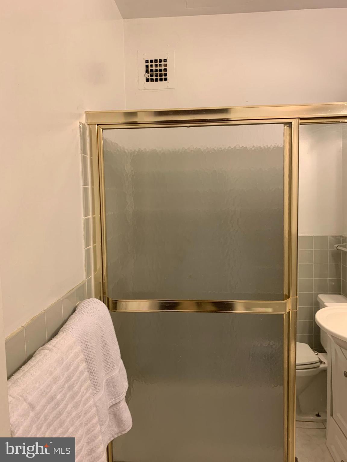 RIVER PLACE EAST - Residential Lease