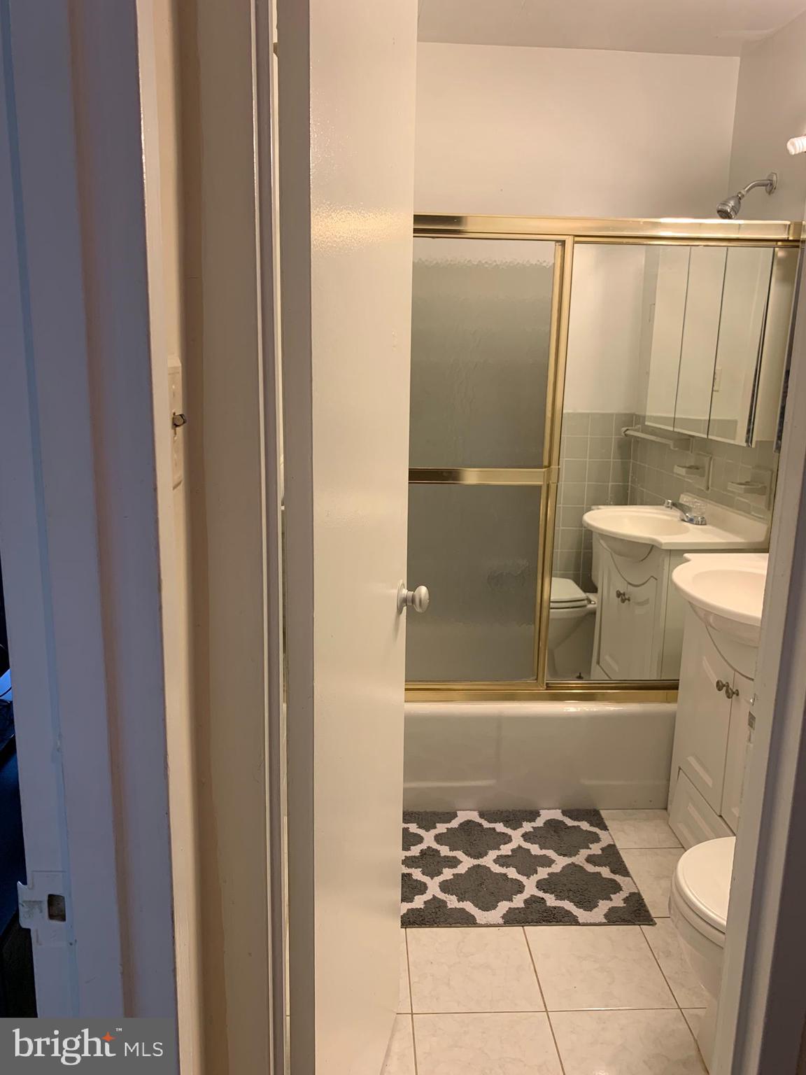 RIVER PLACE EAST - Residential Lease