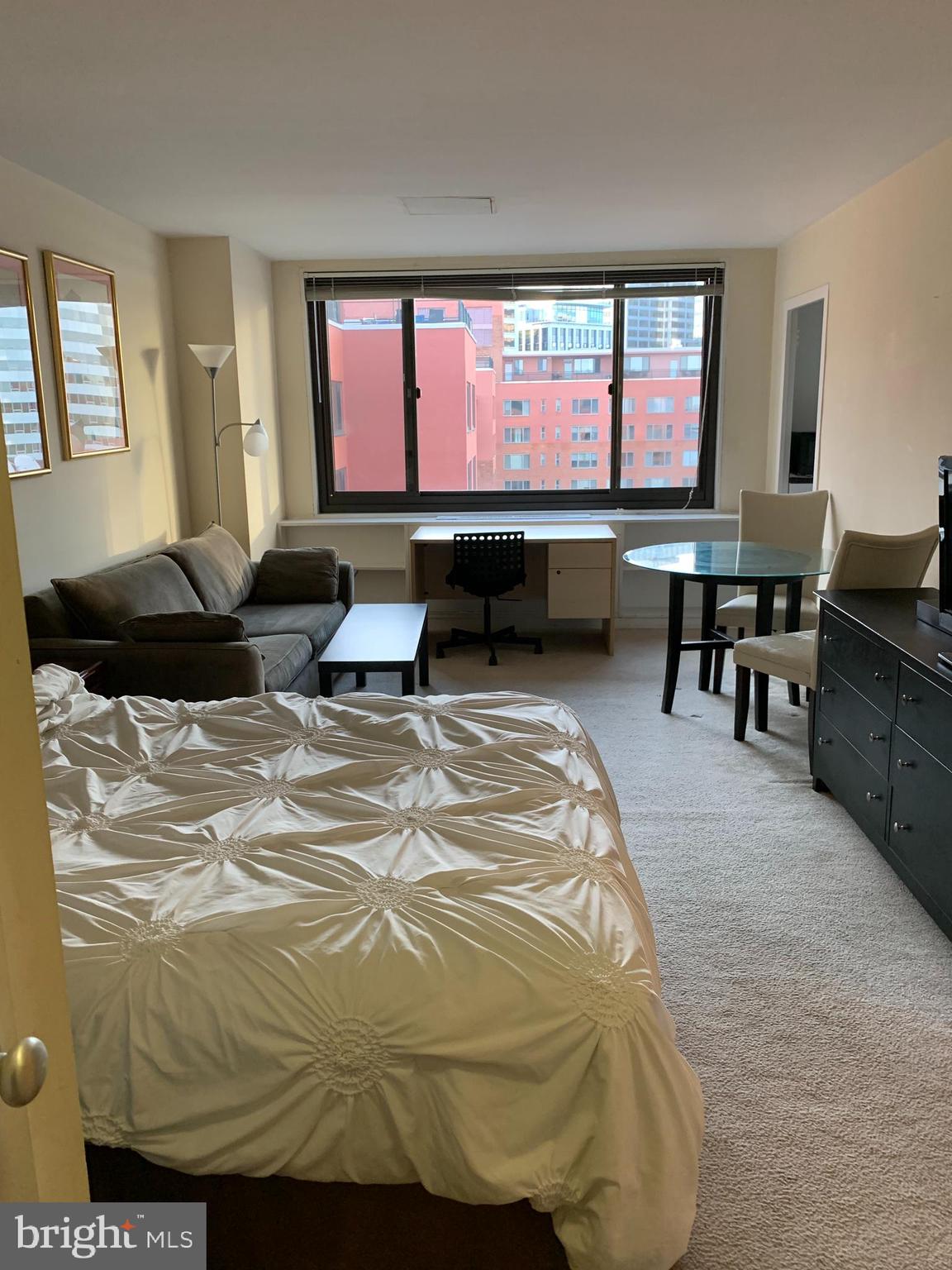 Furnished studio apartment in river place, just 2 blocks to Rosslyn metro! Short distance to Georgetown and WDC! Rent includes all utilities, pool, recreation, health & fitness center, 24/h security patrol and concierge services, convenience store, hair salon all on premises. Short distance to metro, airports, whole foods, trader joe's, CVS, and new Rosslyn city center!