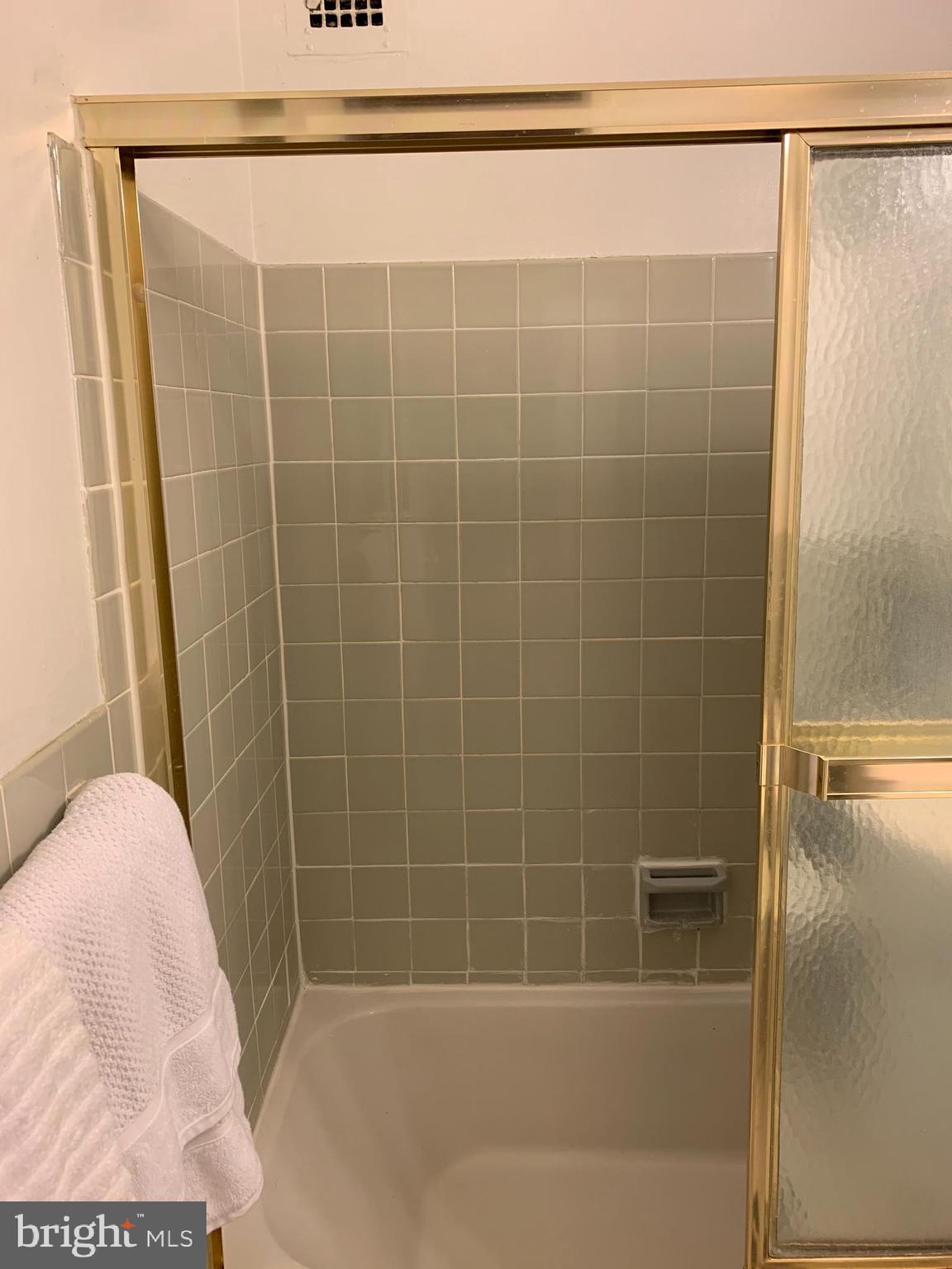 RIVER PLACE EAST - Residential Lease