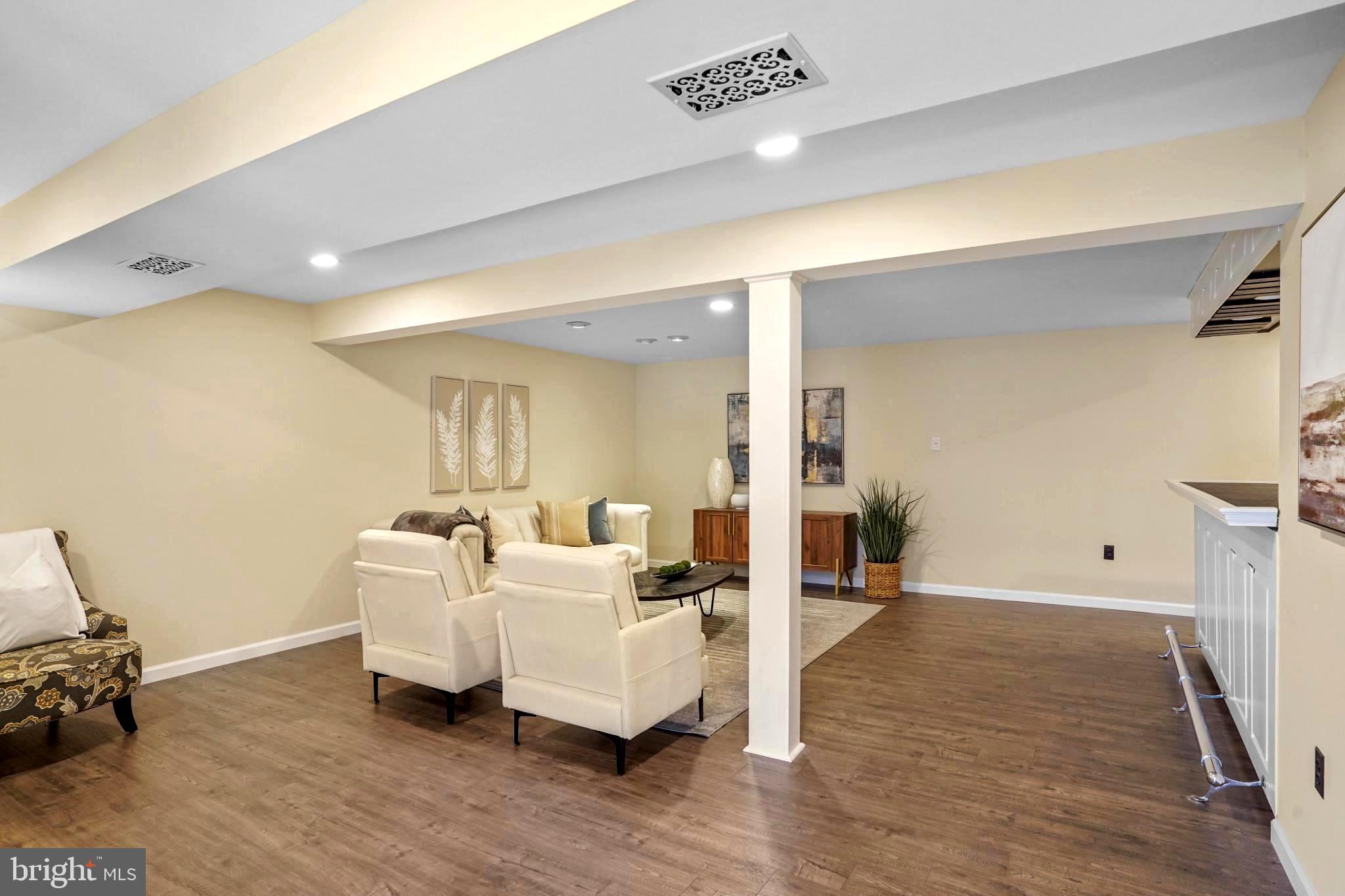 BURKE STATION SQUARE - Residential