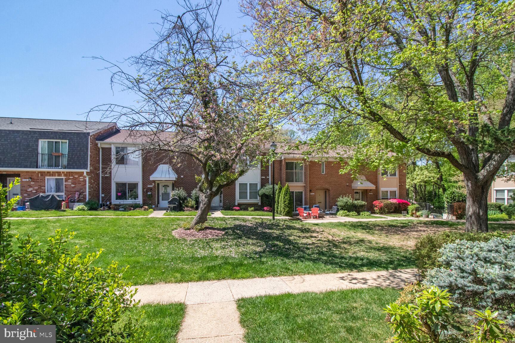 FAIRFAX PLAZA TOWNHOUSES - Residential