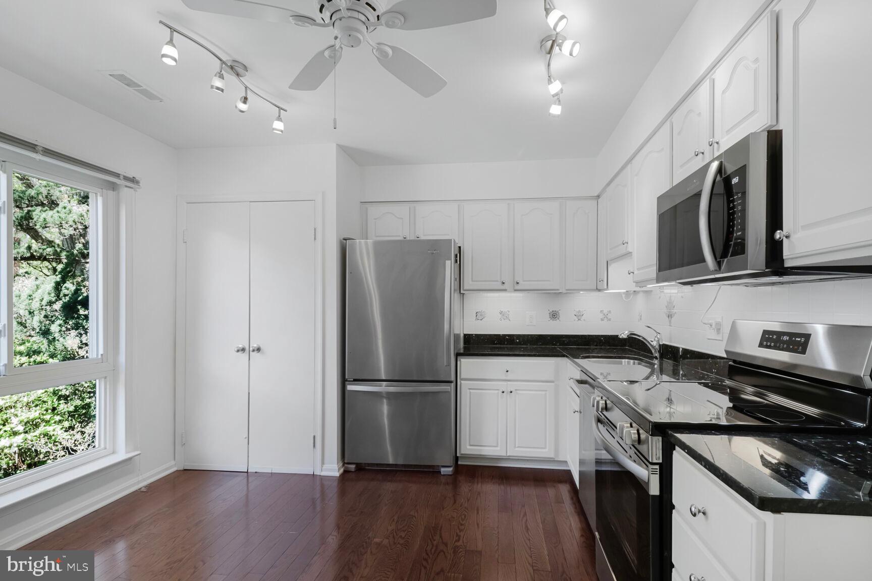 FAIRFAX PLAZA TOWNHOUSES - Residential
