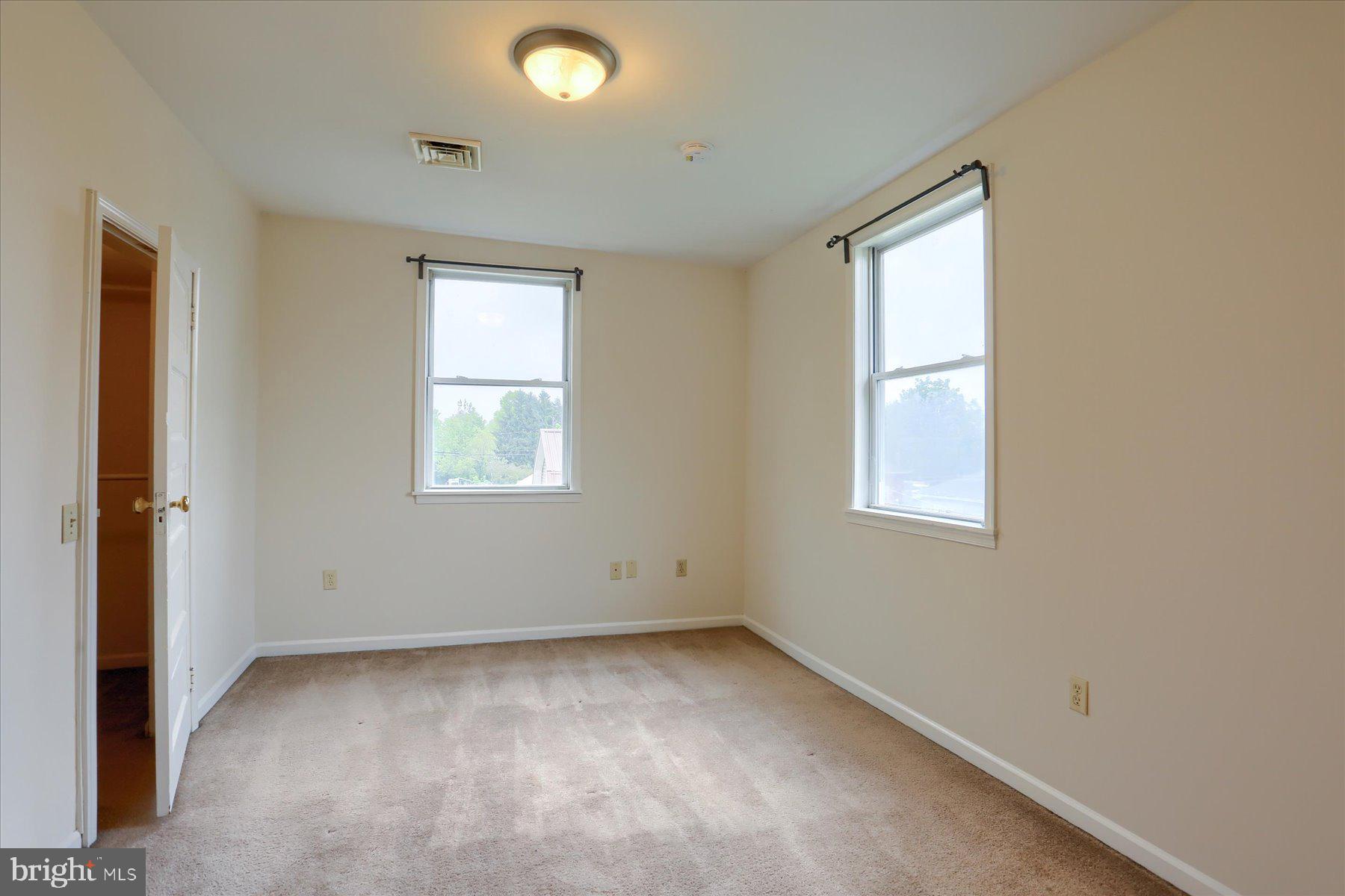 COLONIAL PARK - Residential