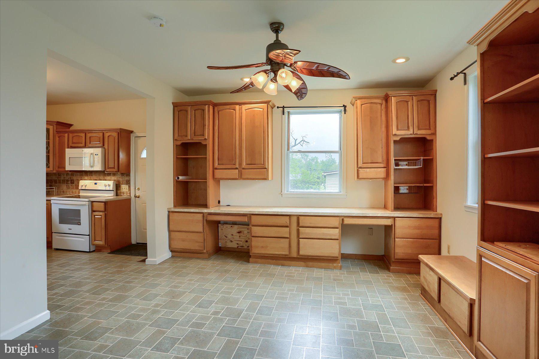 COLONIAL PARK - Residential