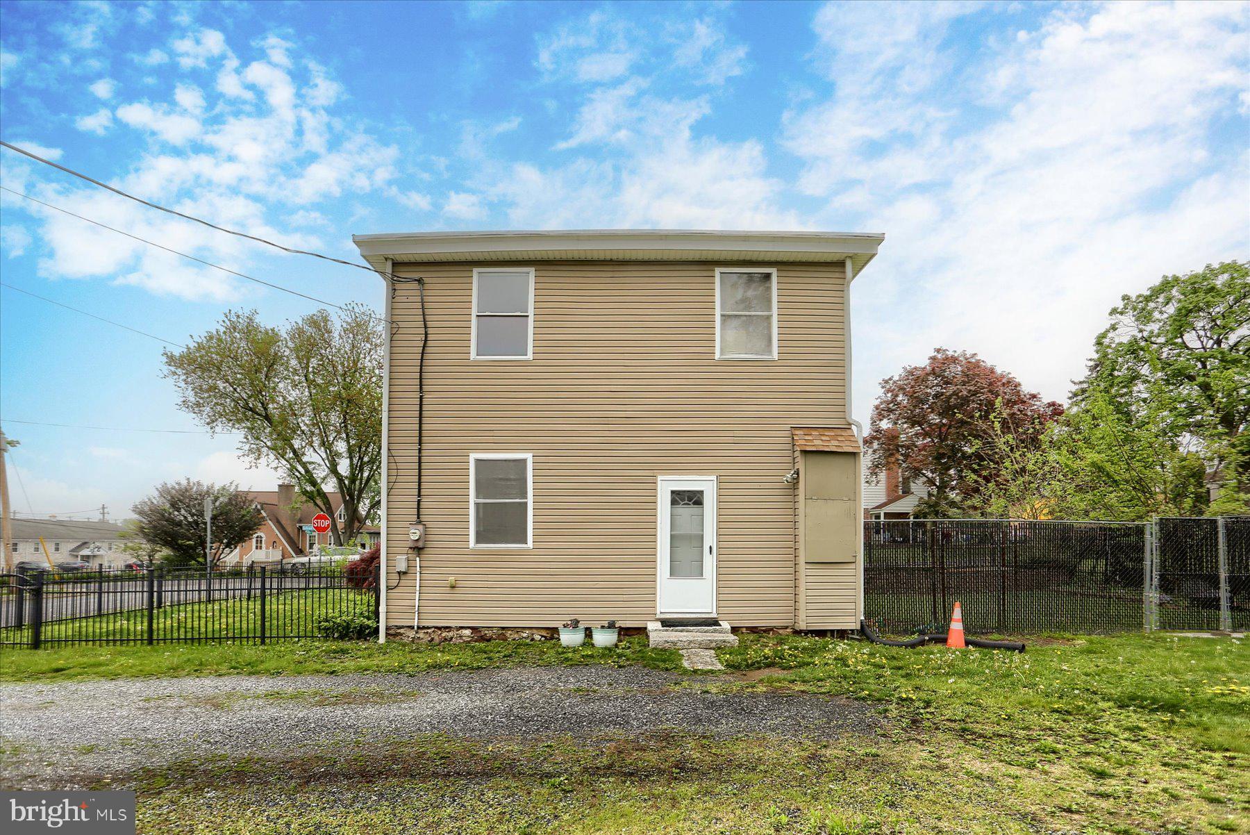COLONIAL PARK - Residential
