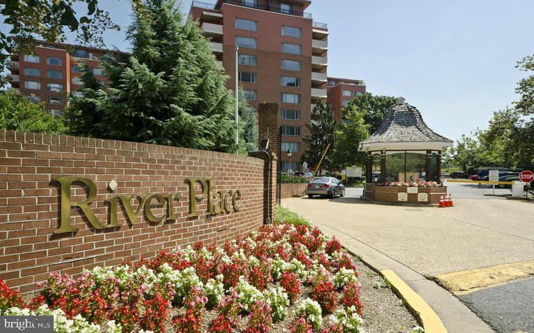 RIVER PLACE WEST - Residential Lease