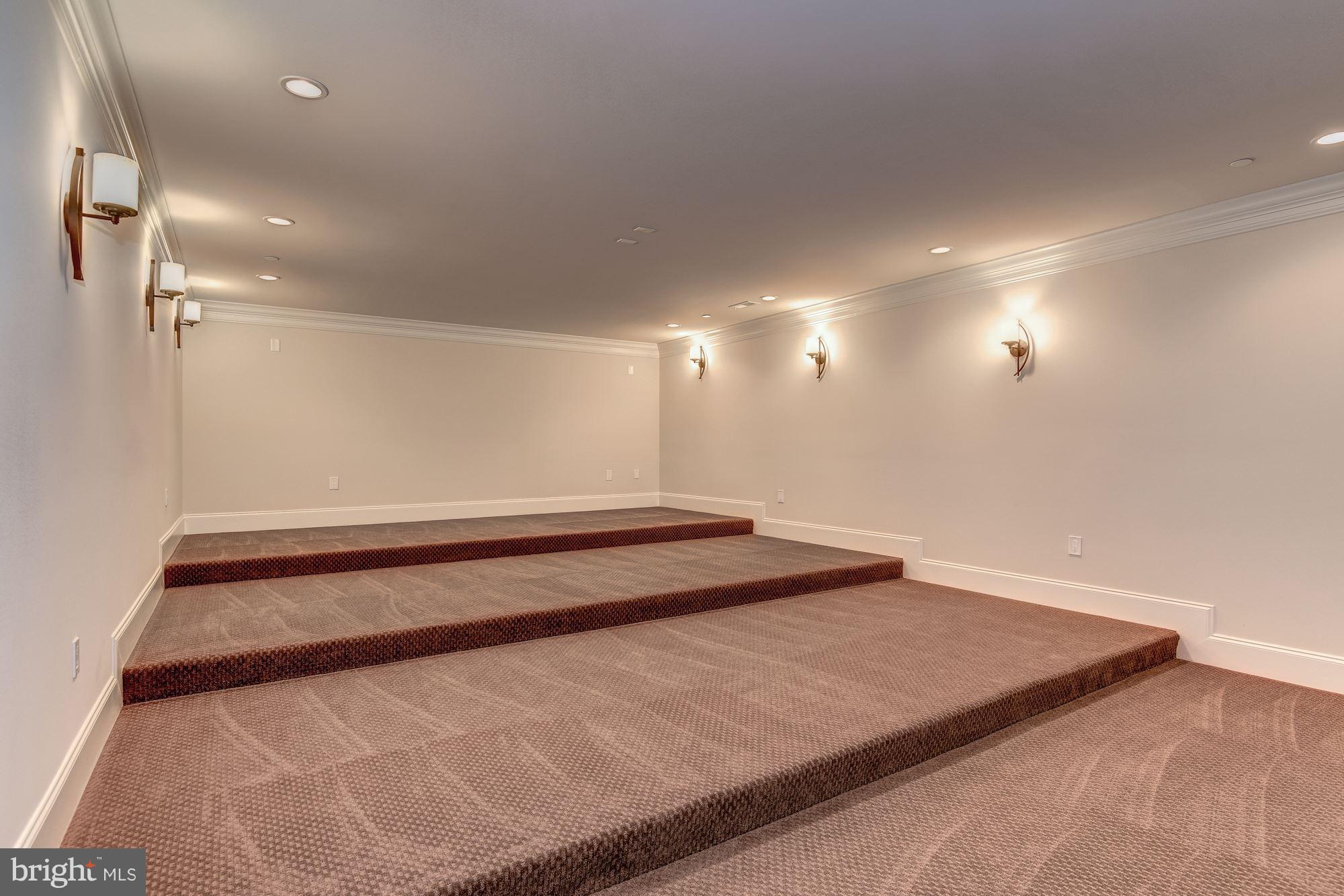POTOMAC OUTSIDE - Residential