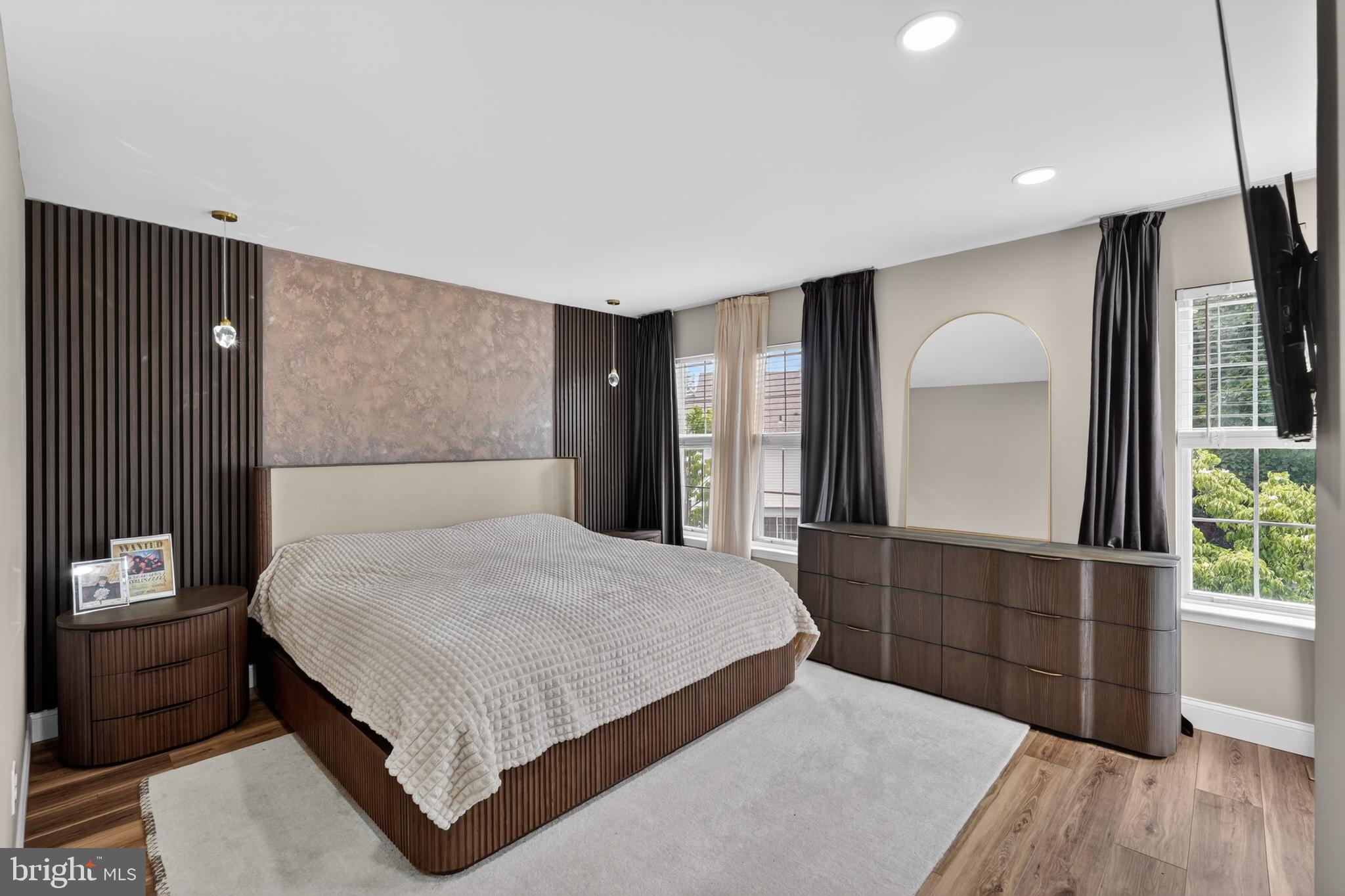 VILLAGE SHIRES - Residential