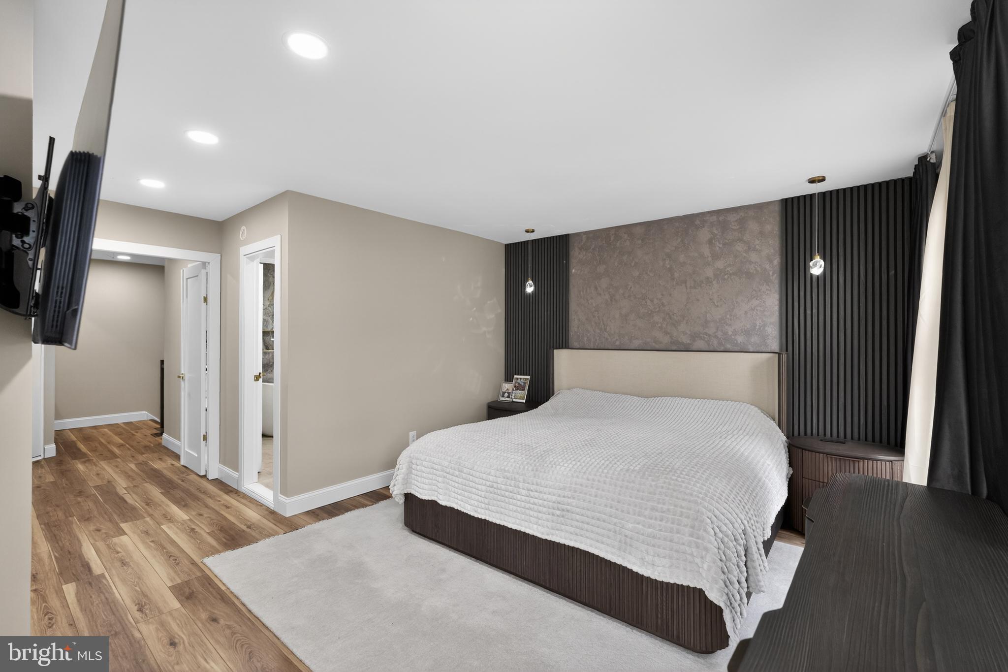 VILLAGE SHIRES - Residential